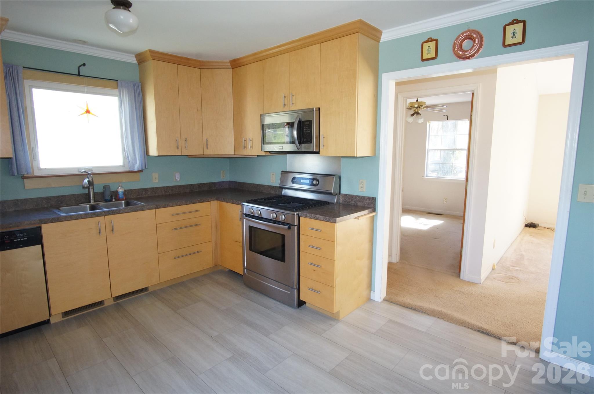615 Hillcrest Street Property Photo 5