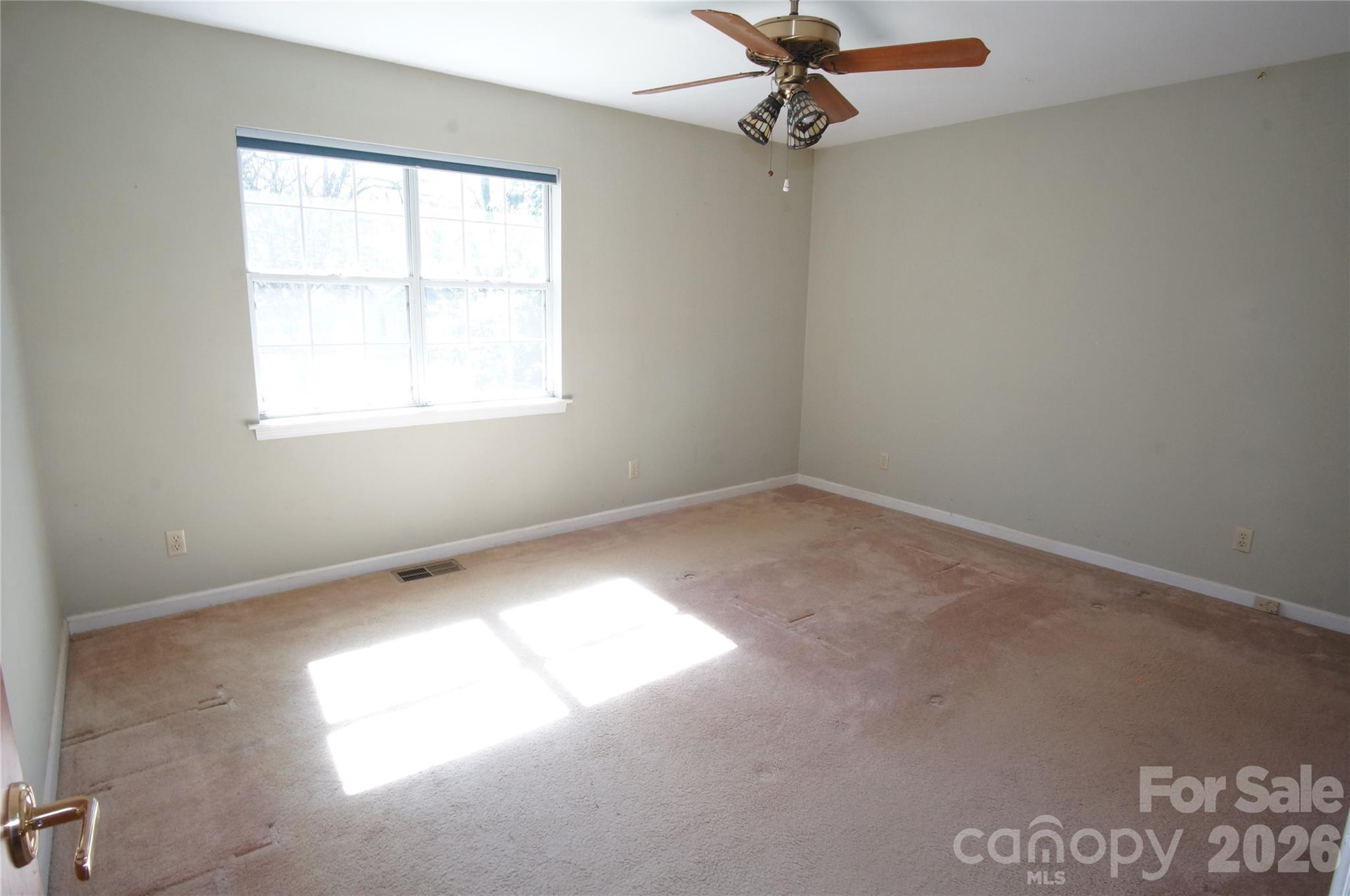 615 Hillcrest Street Property Photo 8