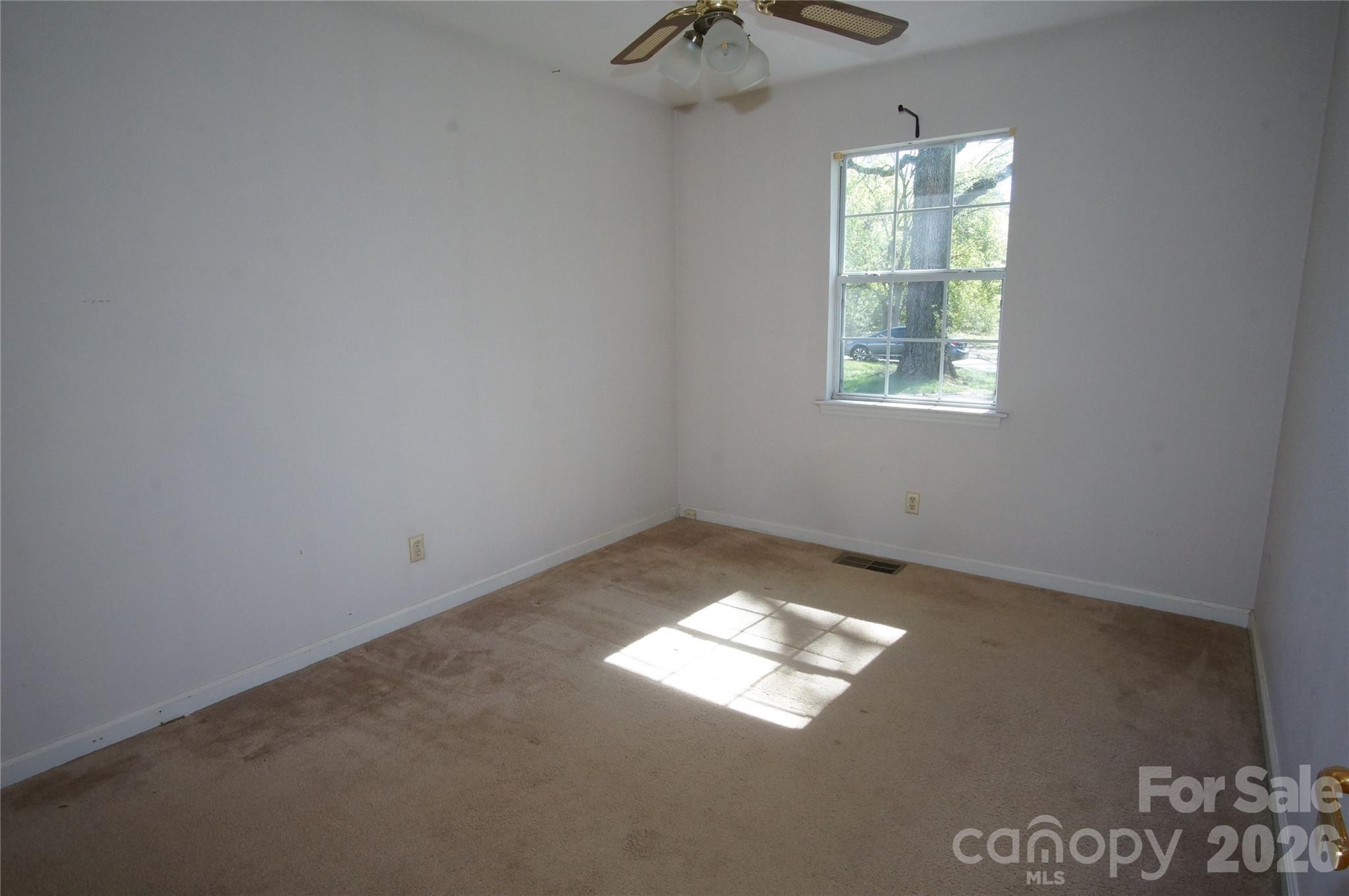 615 Hillcrest Street Property Photo 9