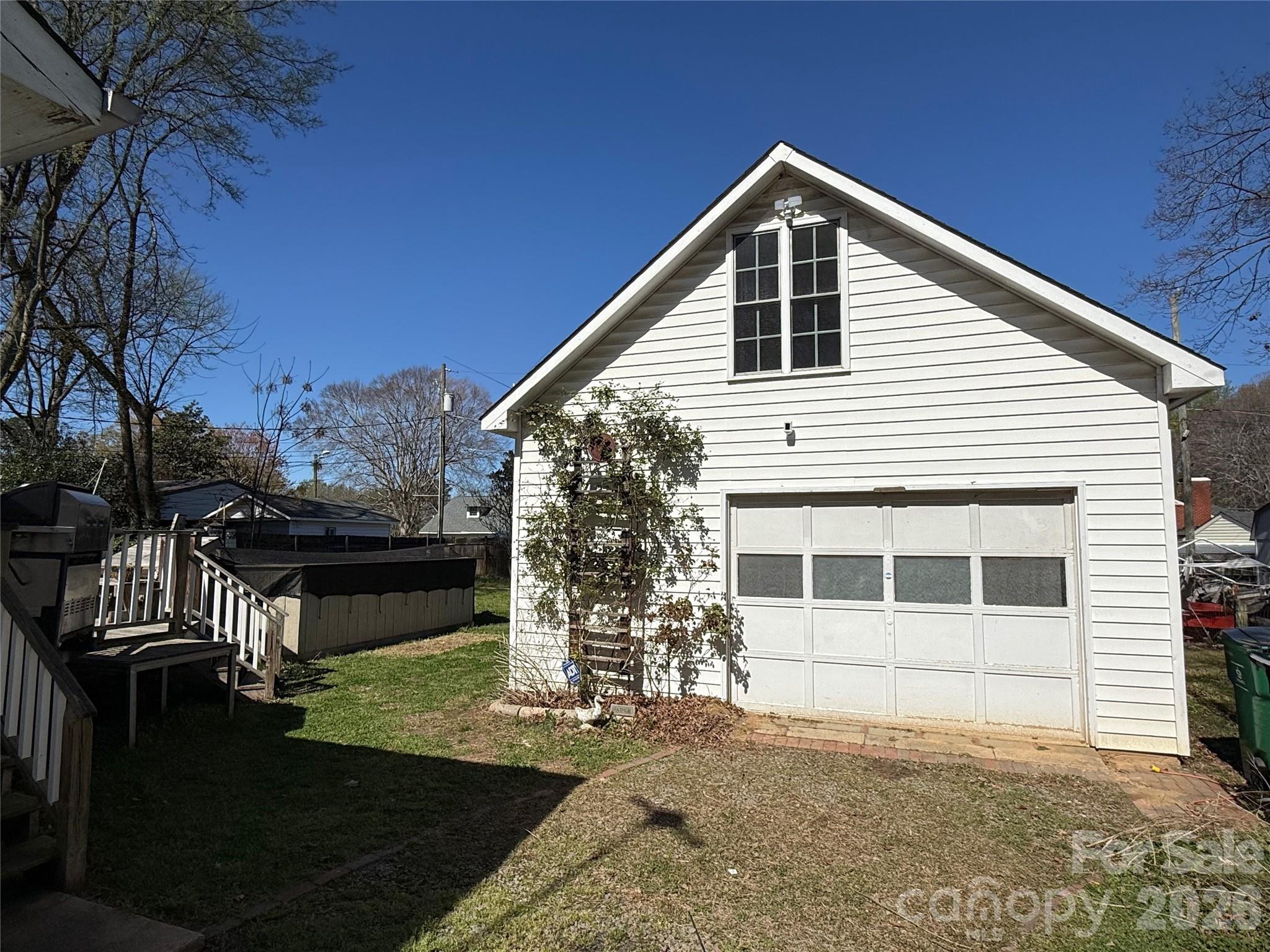 615 Hillcrest Street Property Photo 10