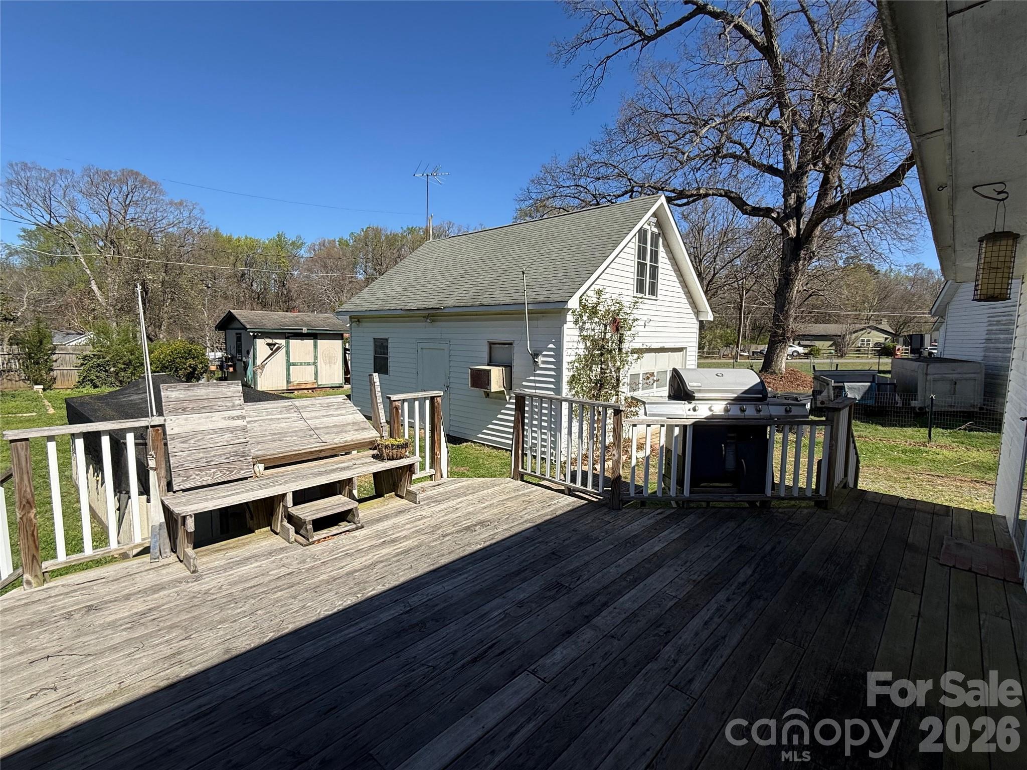 615 Hillcrest Street Property Photo 16