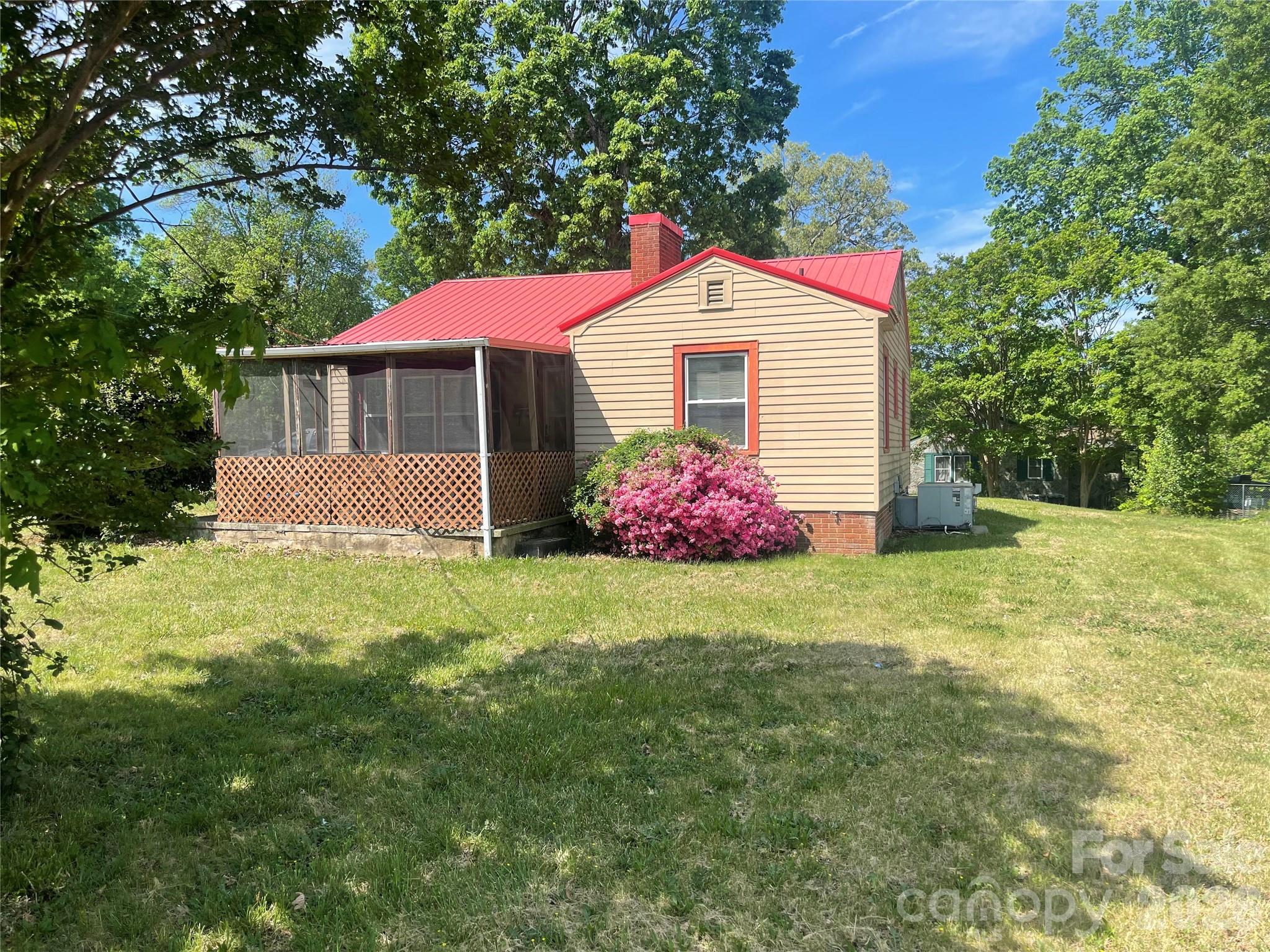950 Cliff Road Property Photo 1