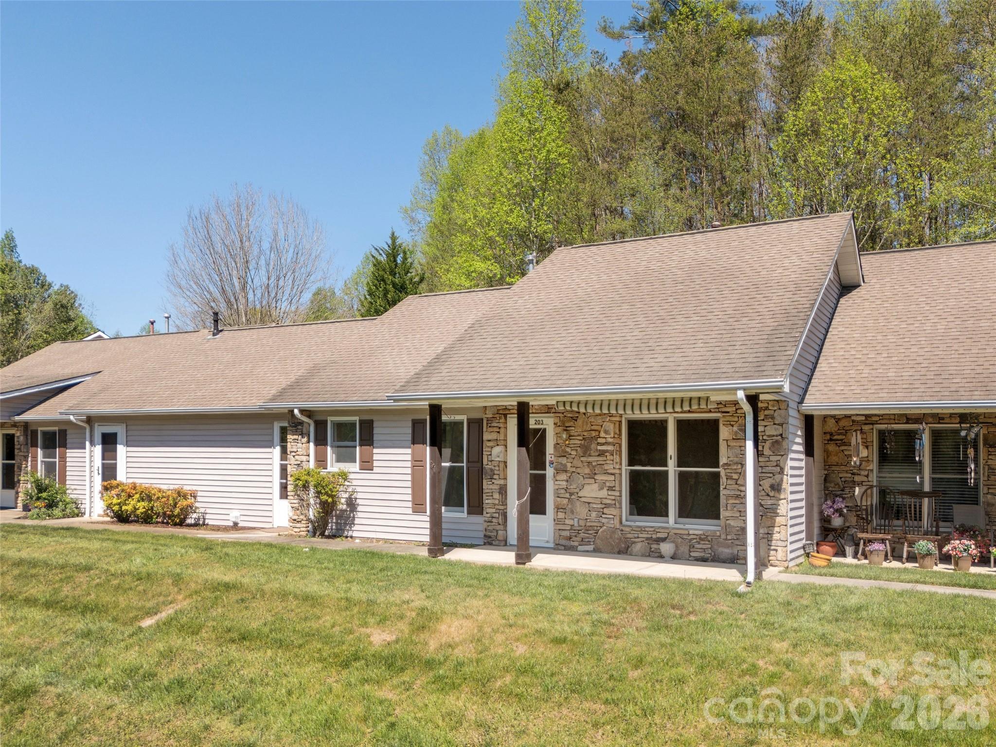203 Rocky Mountain Way Property Photo 6