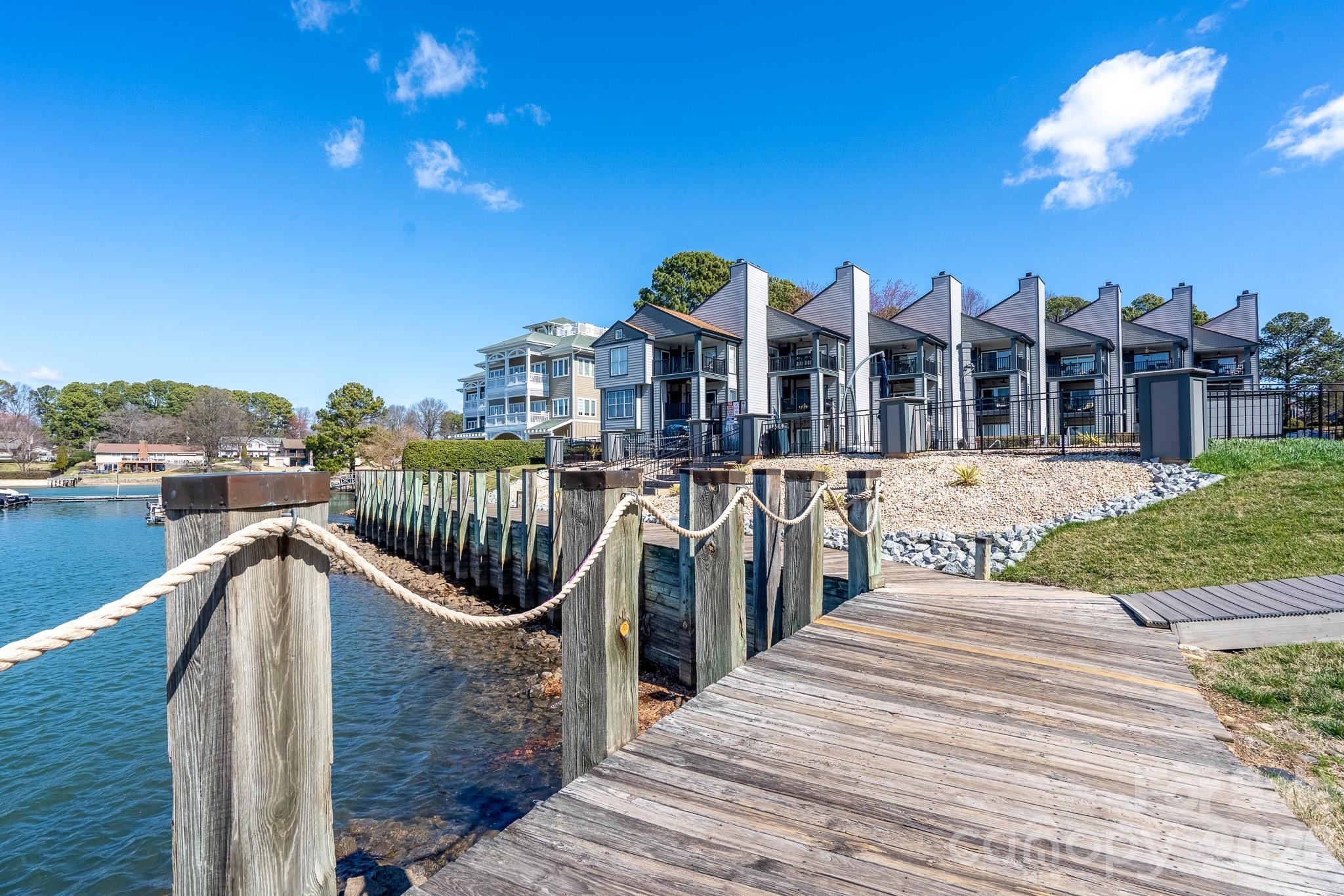 18851 Vineyard Point Lane Property Photo 8