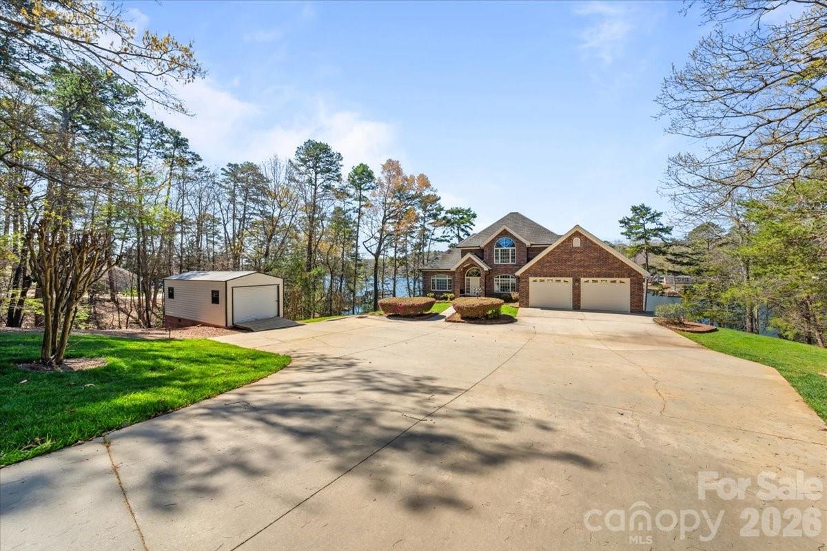 704 Shoreline Drive Property Photo 4