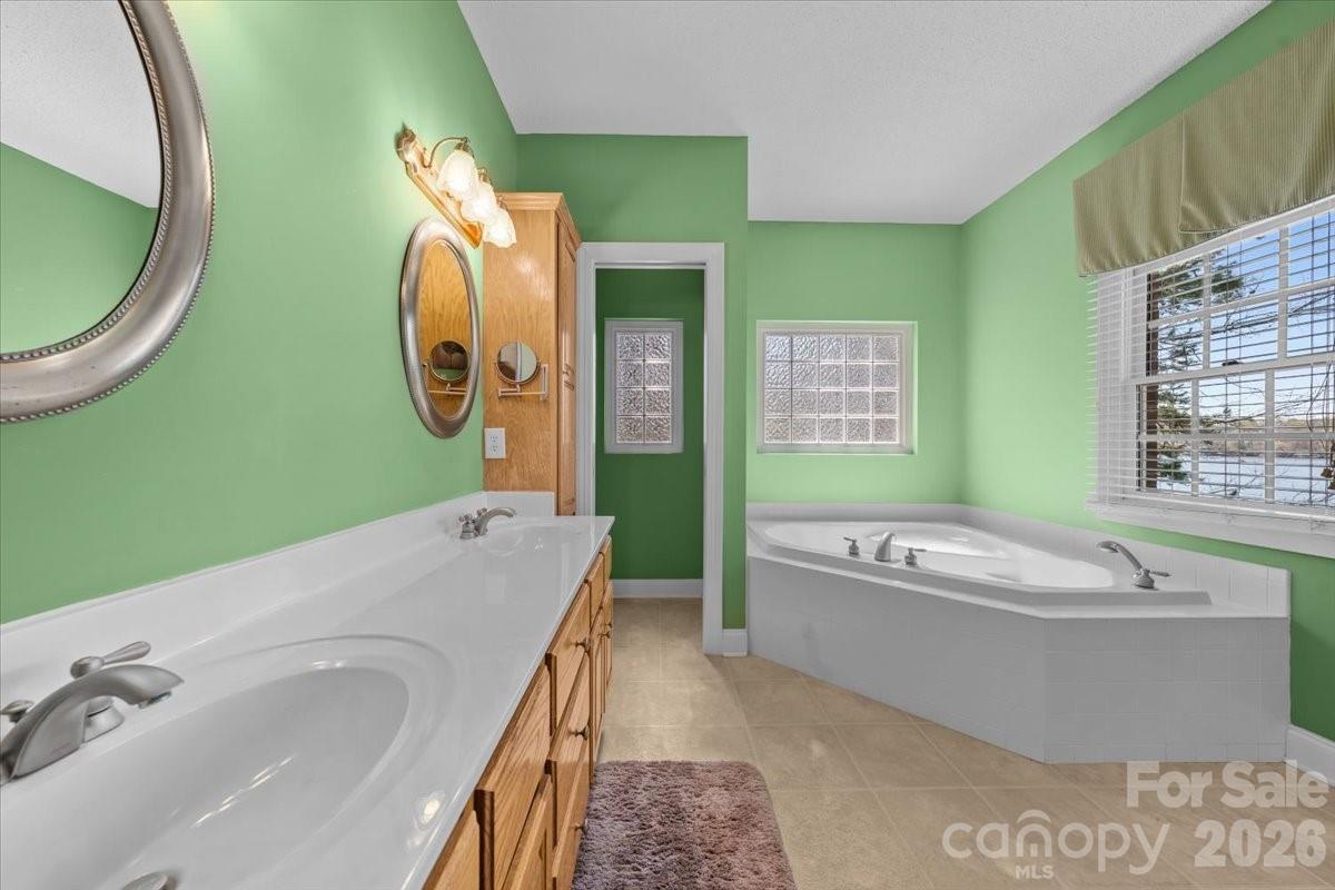 704 Shoreline Drive Property Photo 27