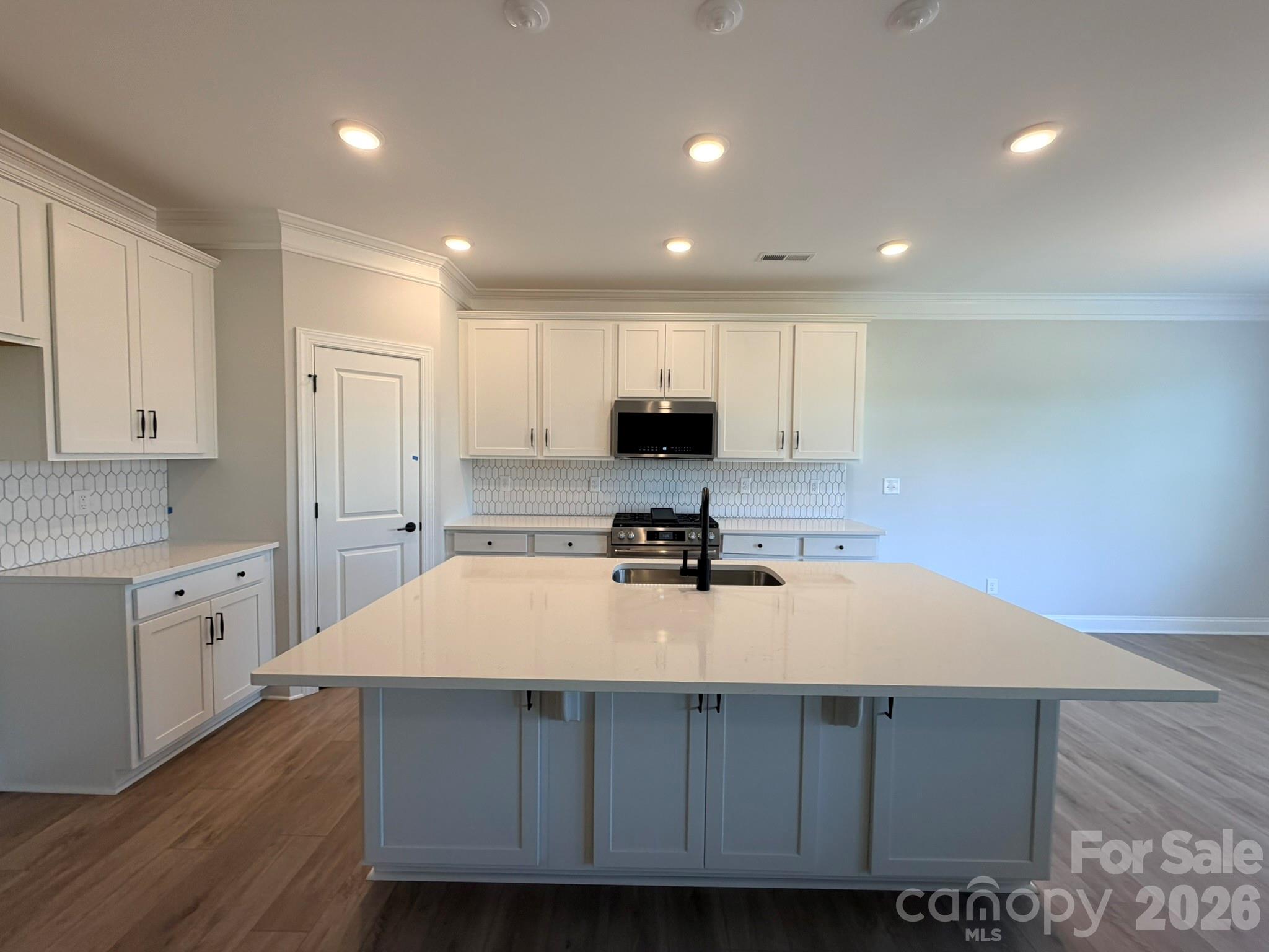 120 Swing Lane Property Photo 6