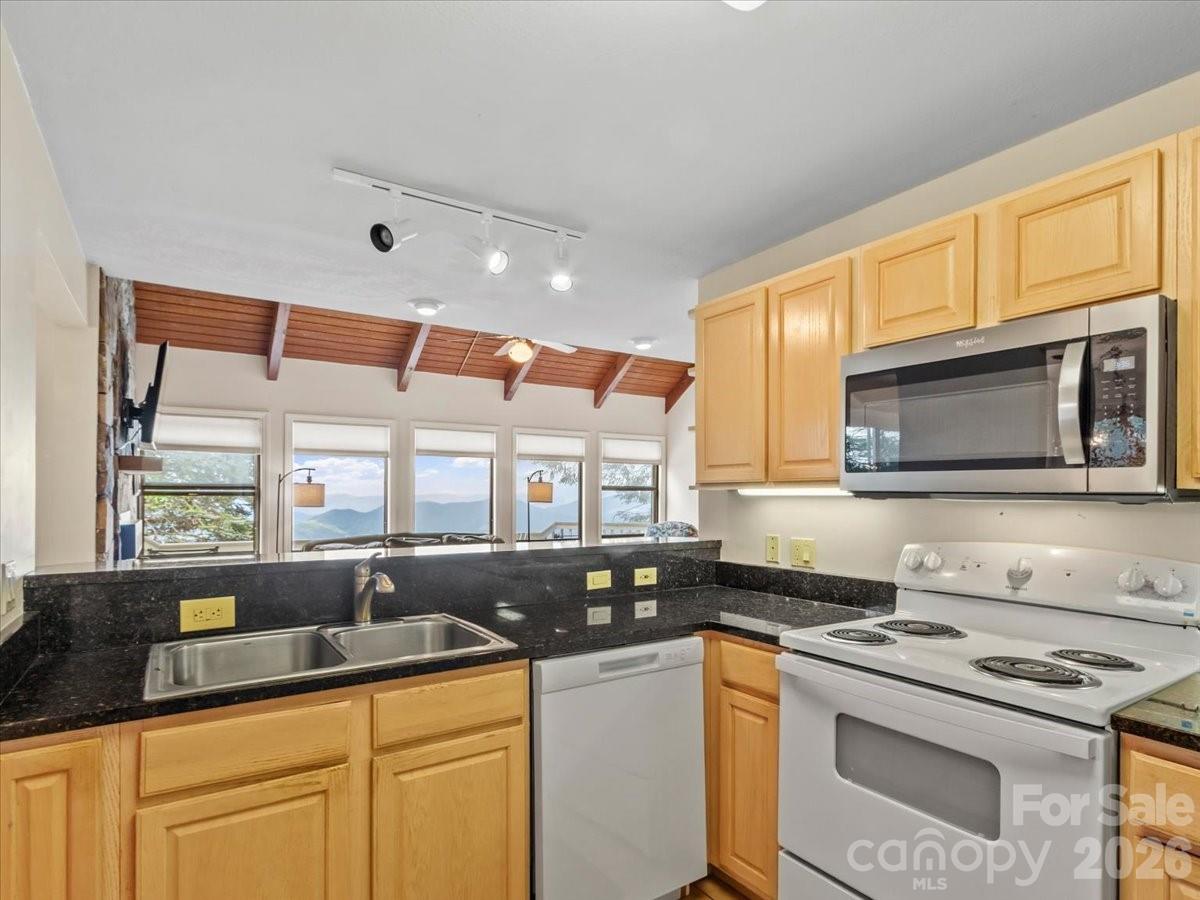 19 Lookout Loop Property Photo 12