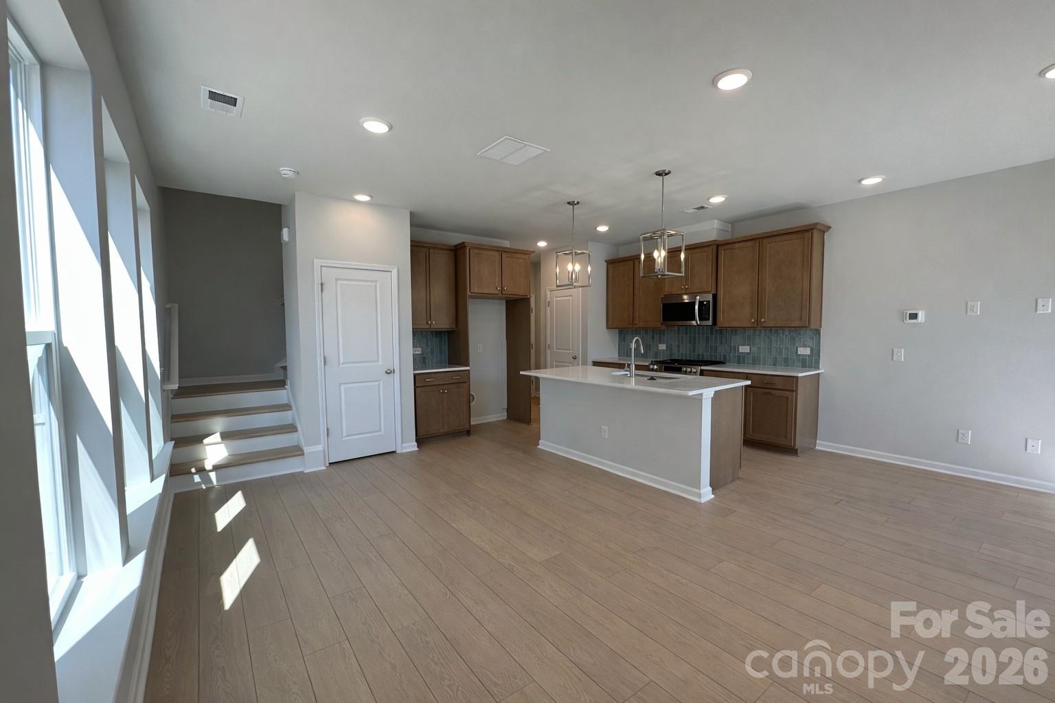 585 Cape Cod Way Property Photo 7