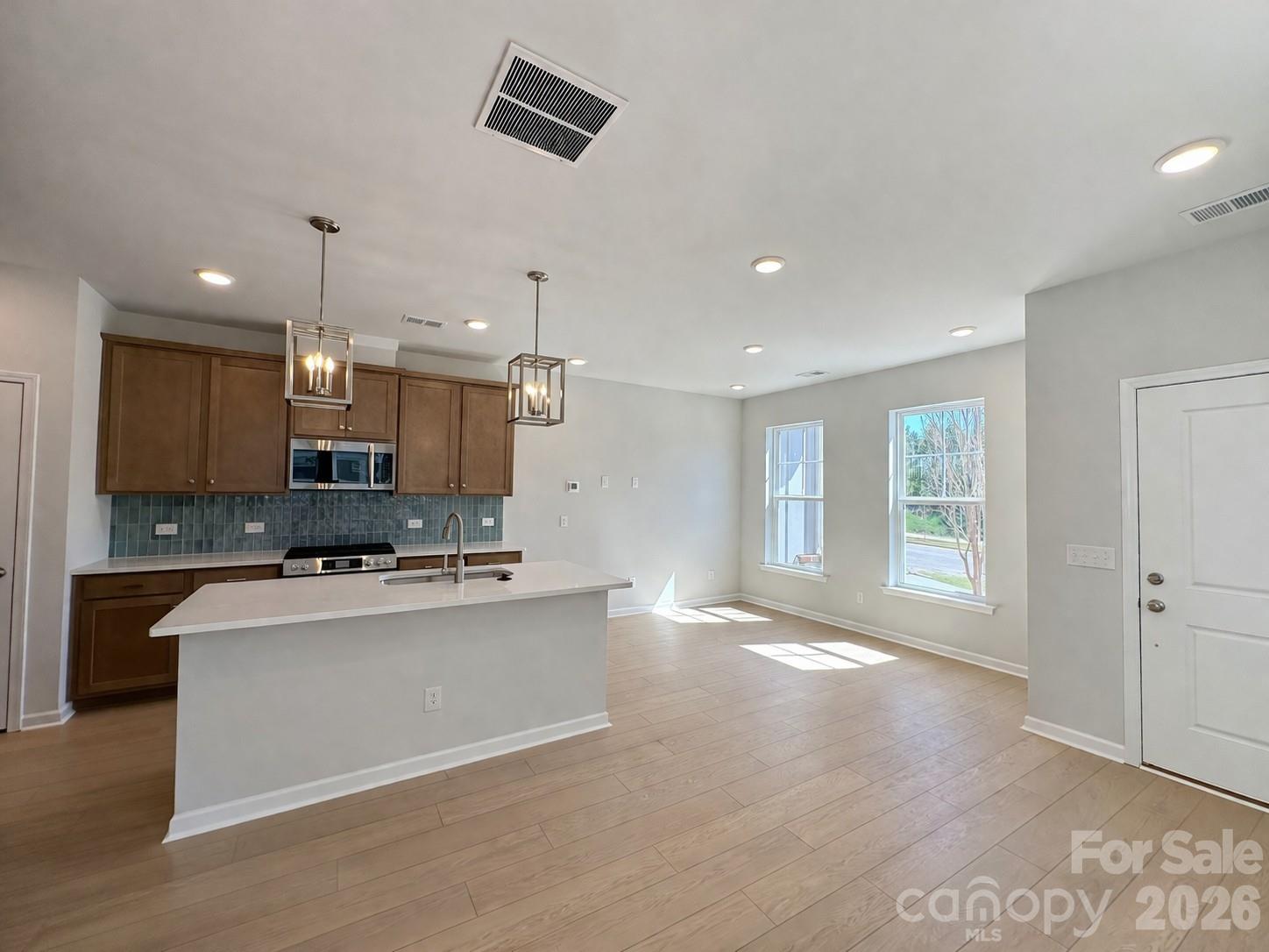585 Cape Cod Way Property Photo 8