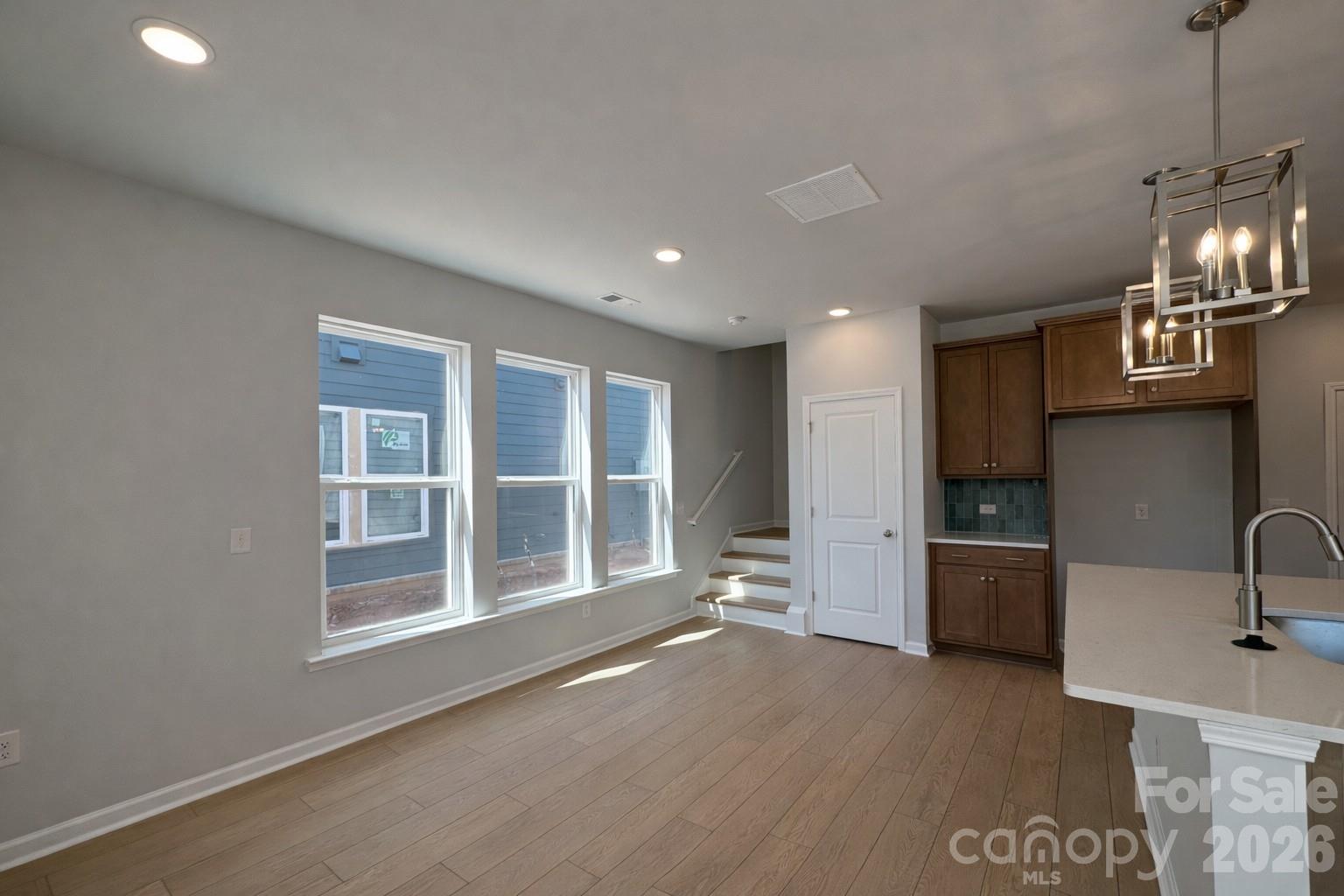 585 Cape Cod Way Property Photo 12