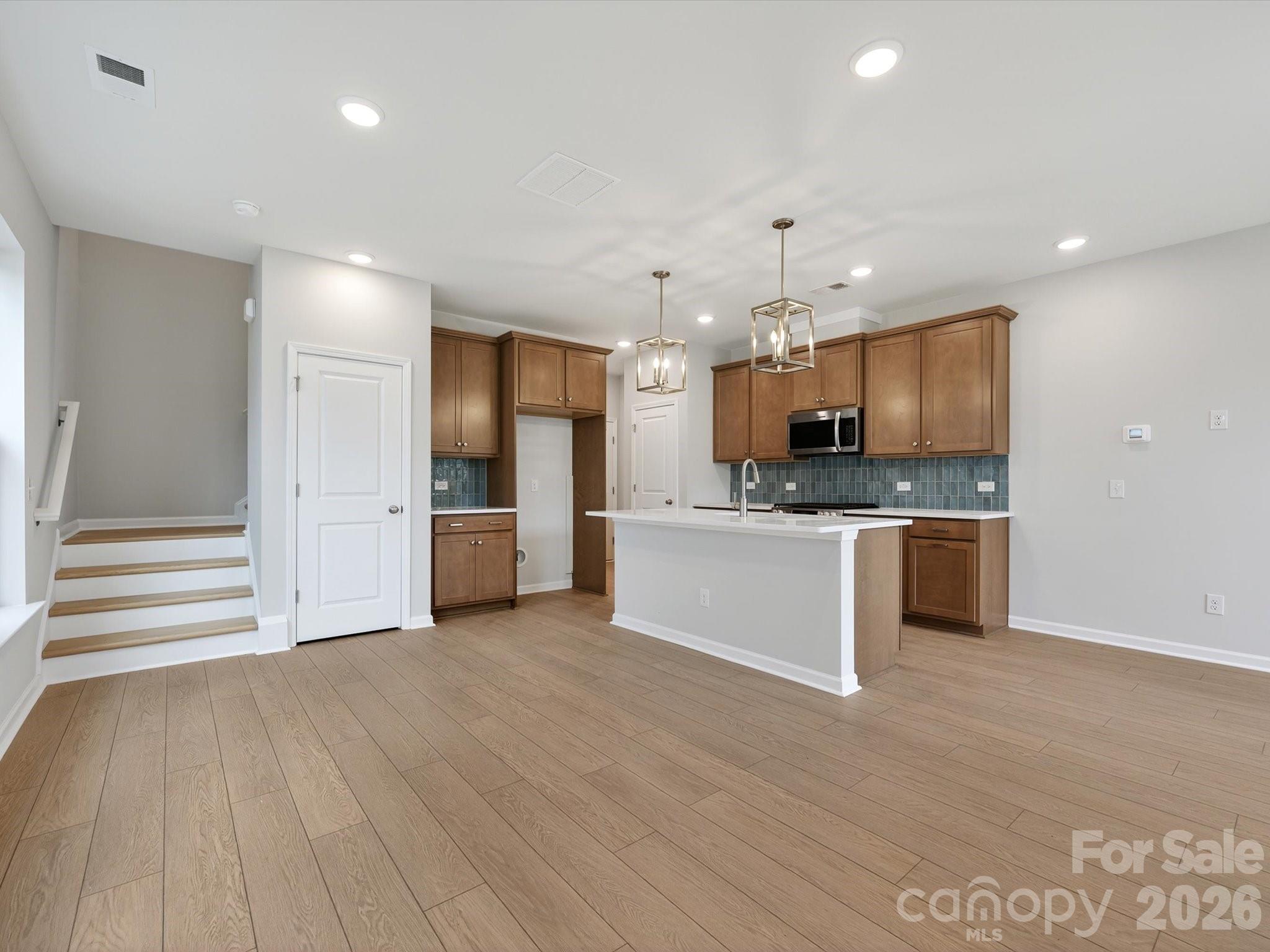 585 Cape Cod Way Property Photo 21