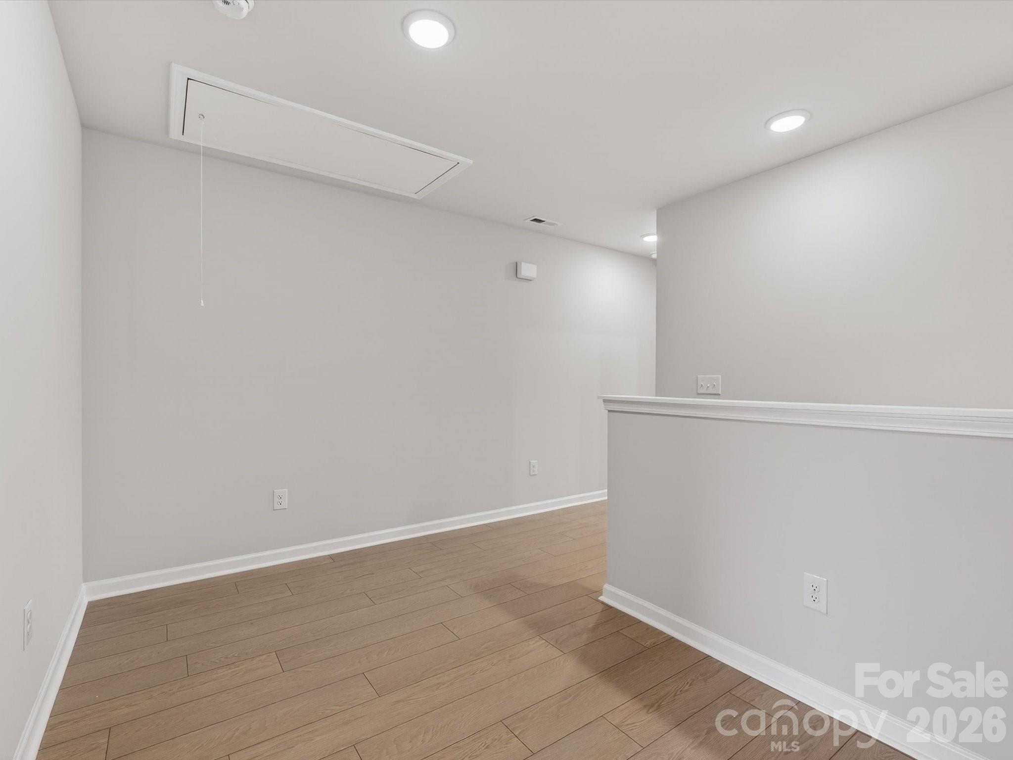 585 Cape Cod Way Property Photo 27