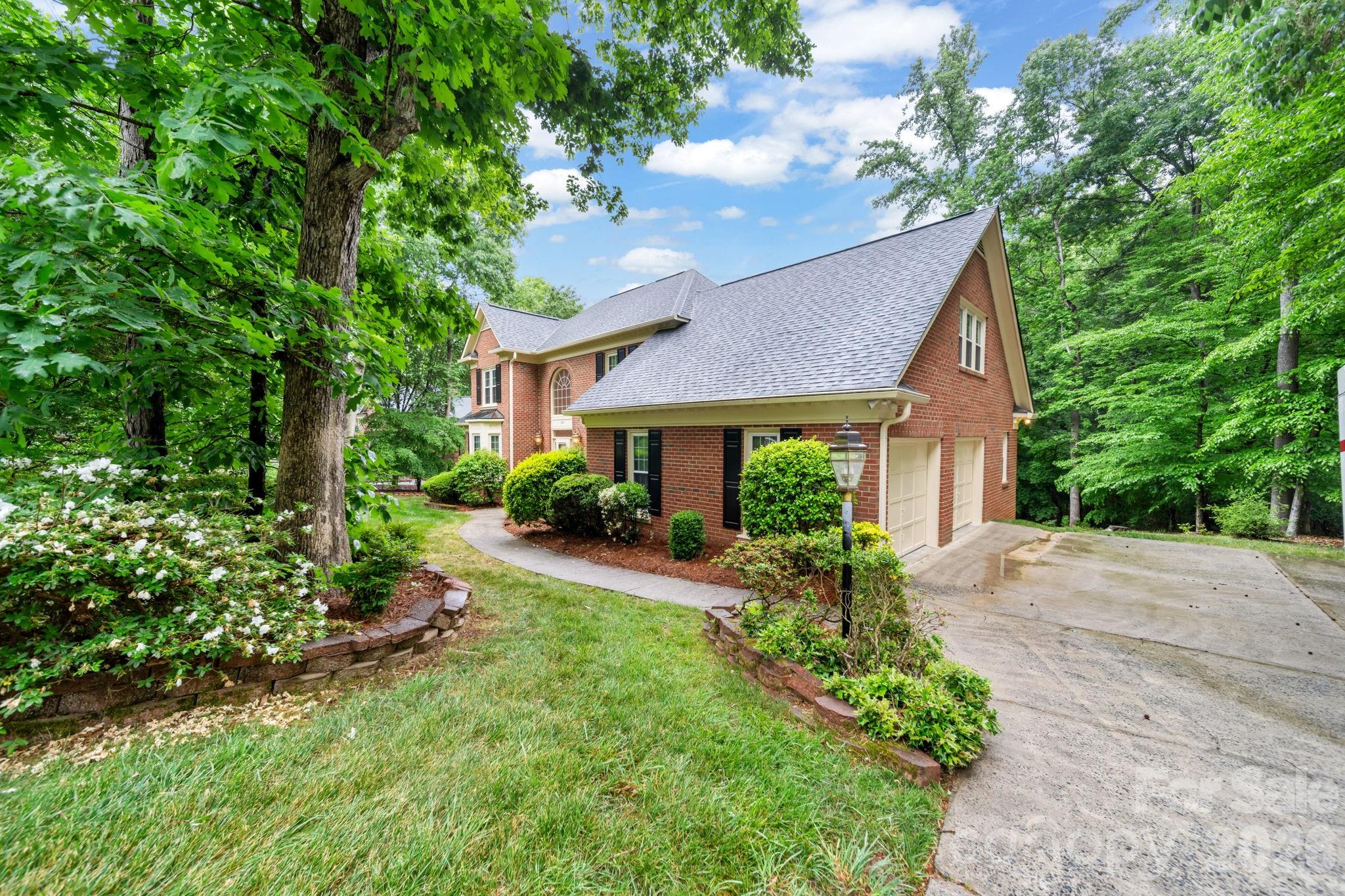 5215 Silchester Lane Property Photo 4