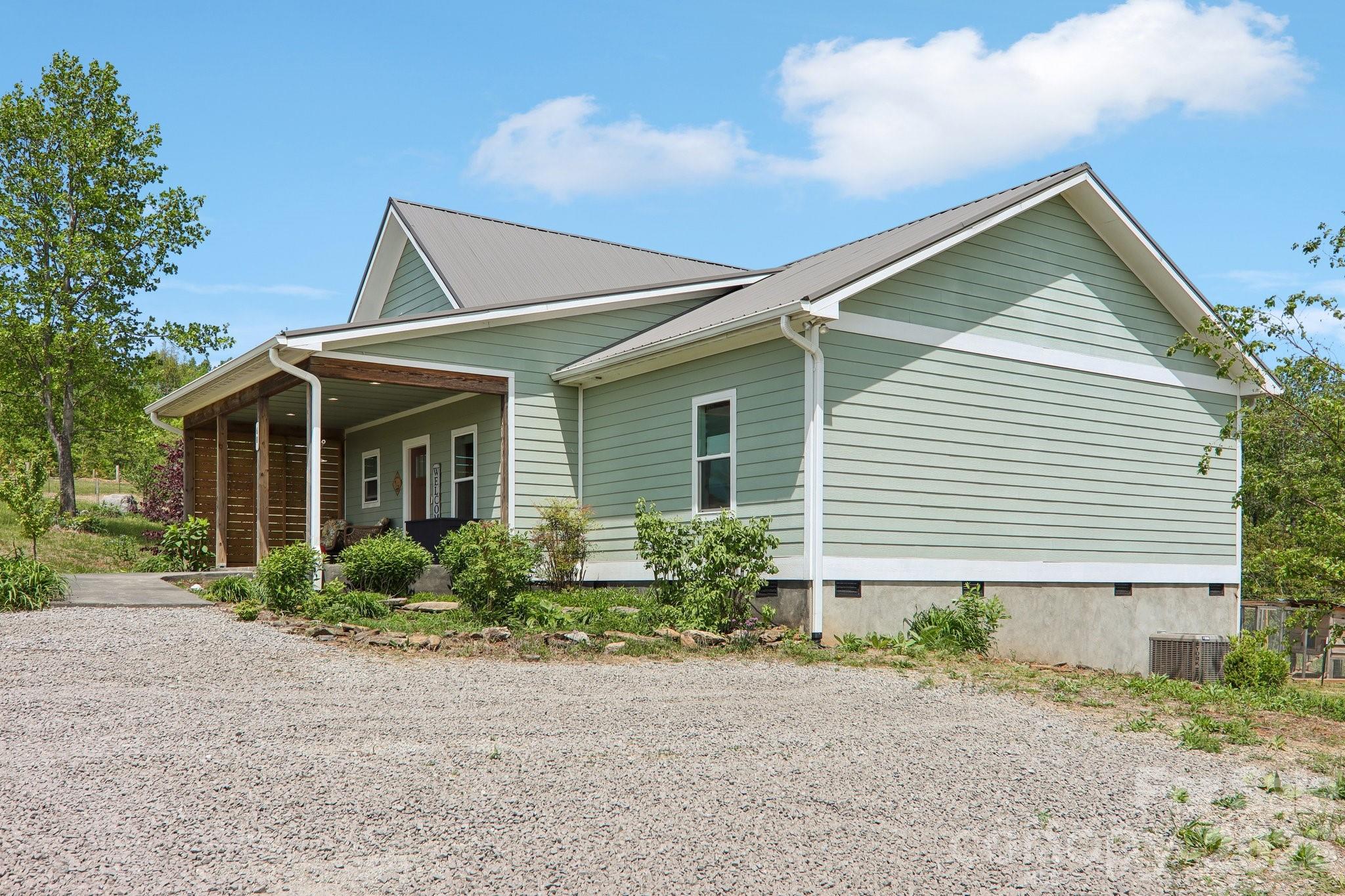 68 Simply Grateful Drive Property Photo 29