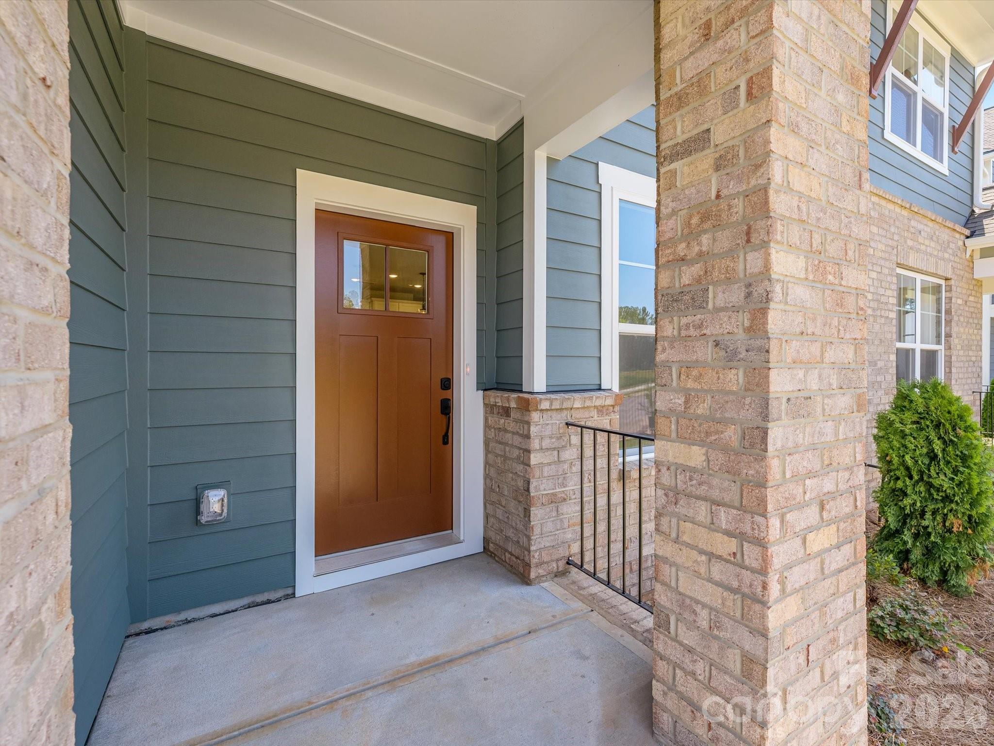 581 Cape Cod Way Property Photo 3