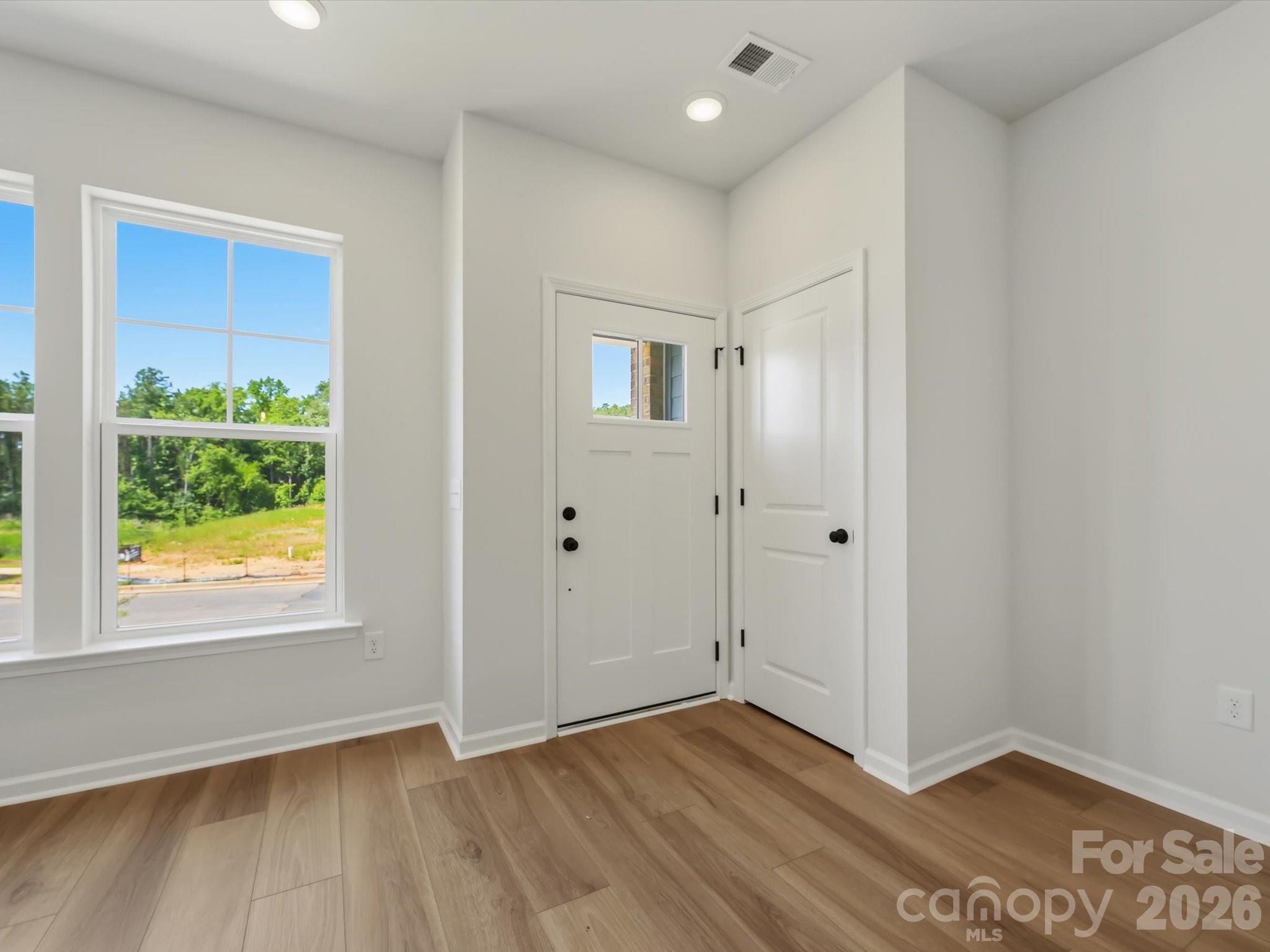 581 Cape Cod Way Property Photo 4