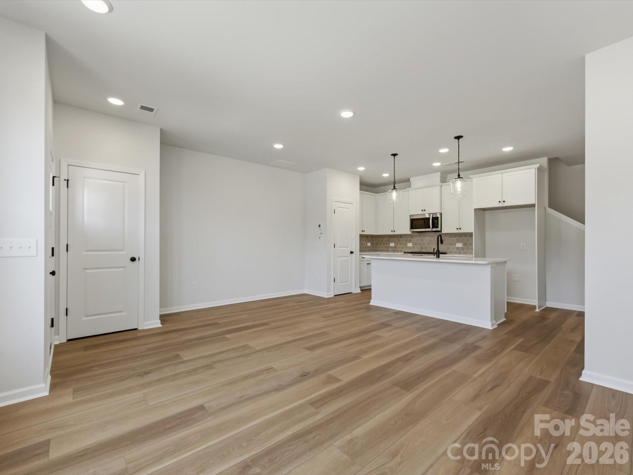 581 Cape Cod Way Property Photo 7