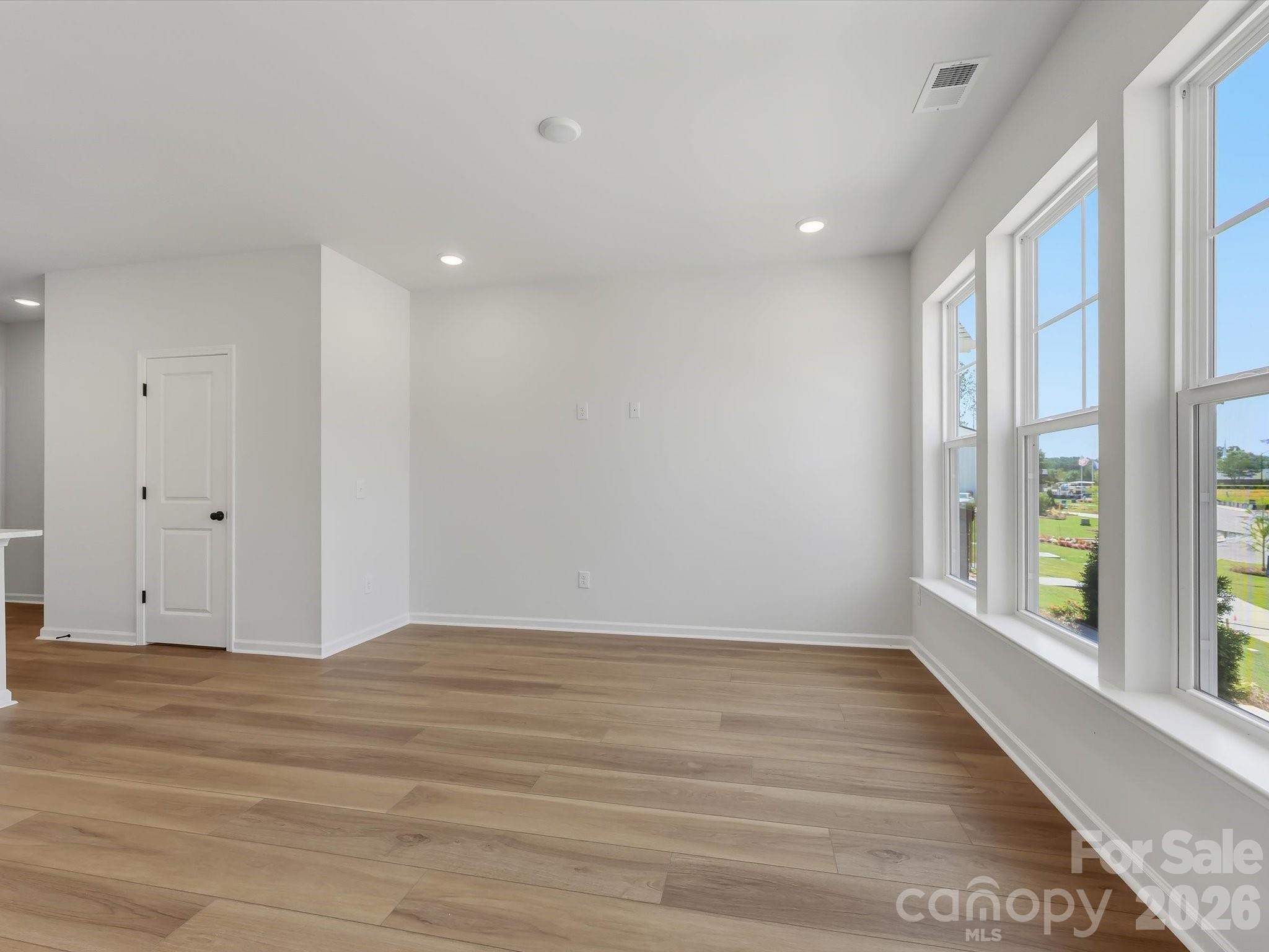 581 Cape Cod Way Property Photo 8