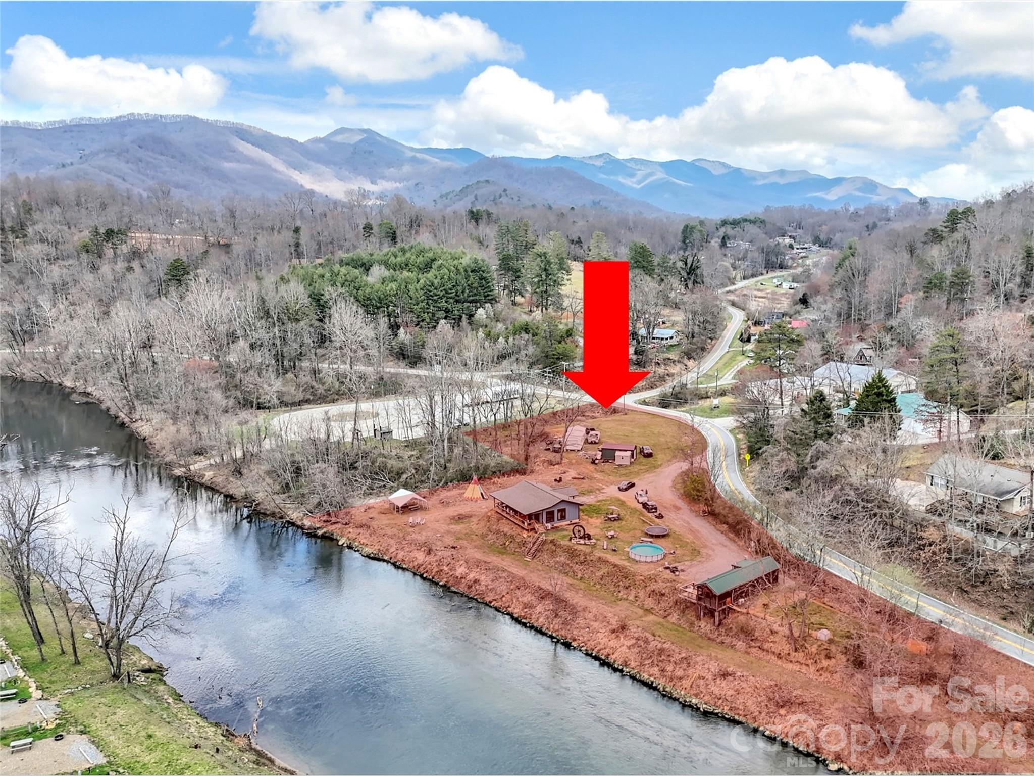 522 N River Road Property Photo 5