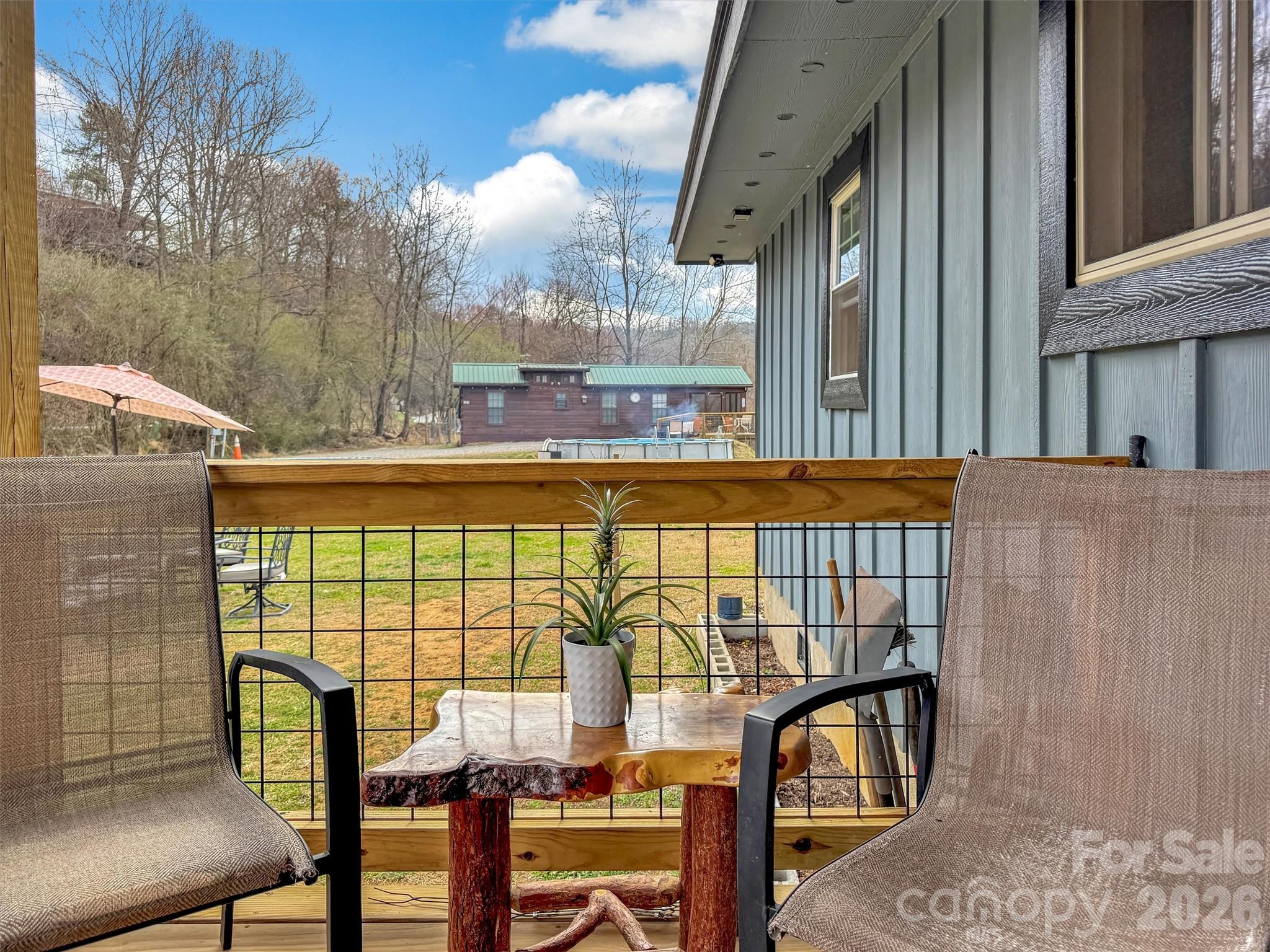 522 N River Road Property Photo 16