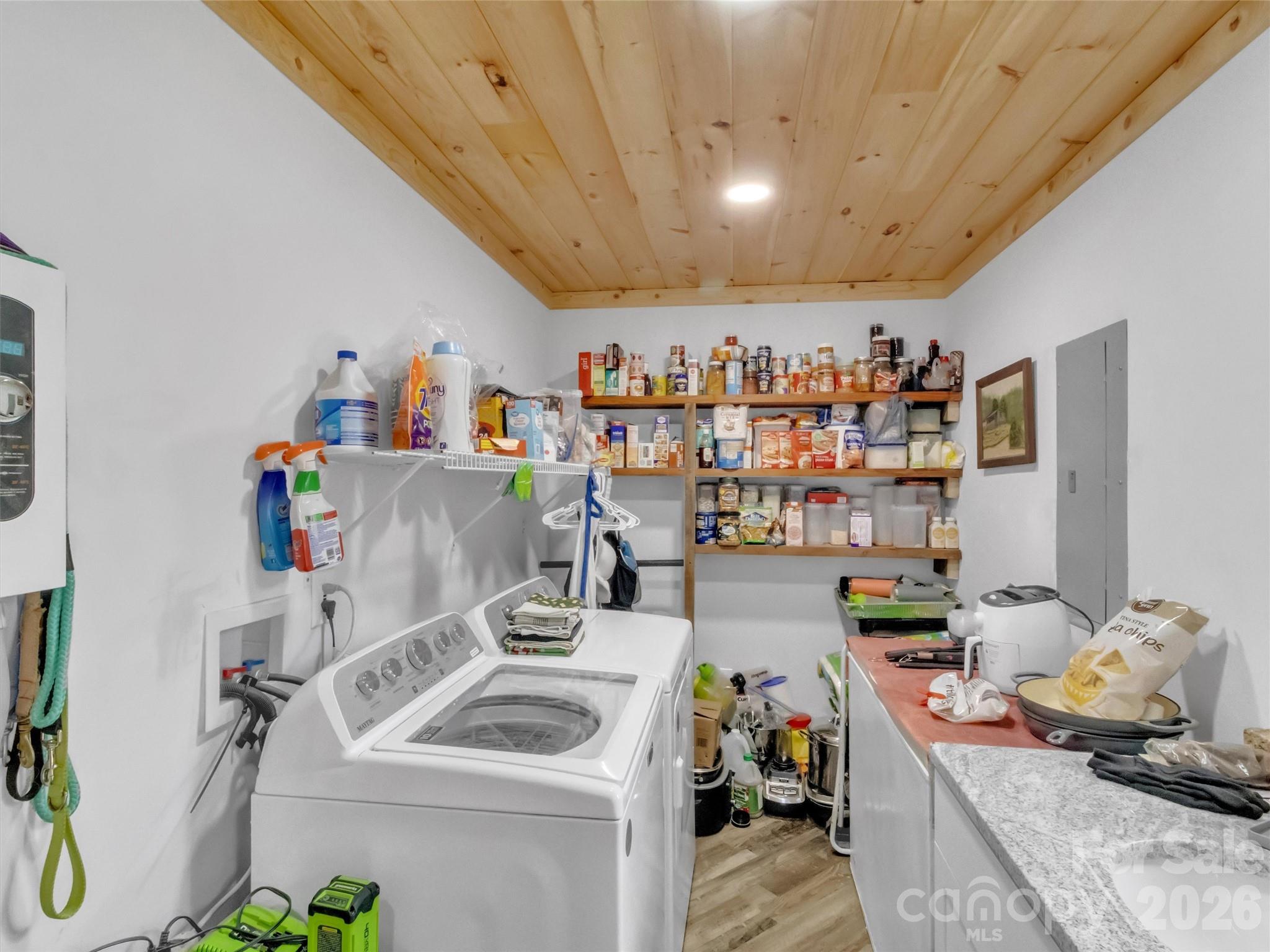 522 N River Road Property Photo 18