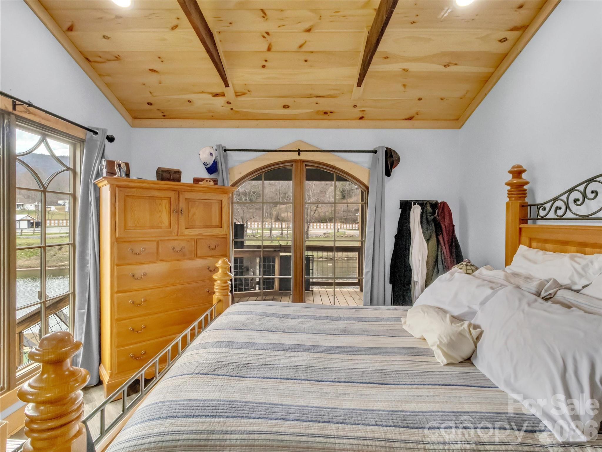 522 N River Road Property Photo 20