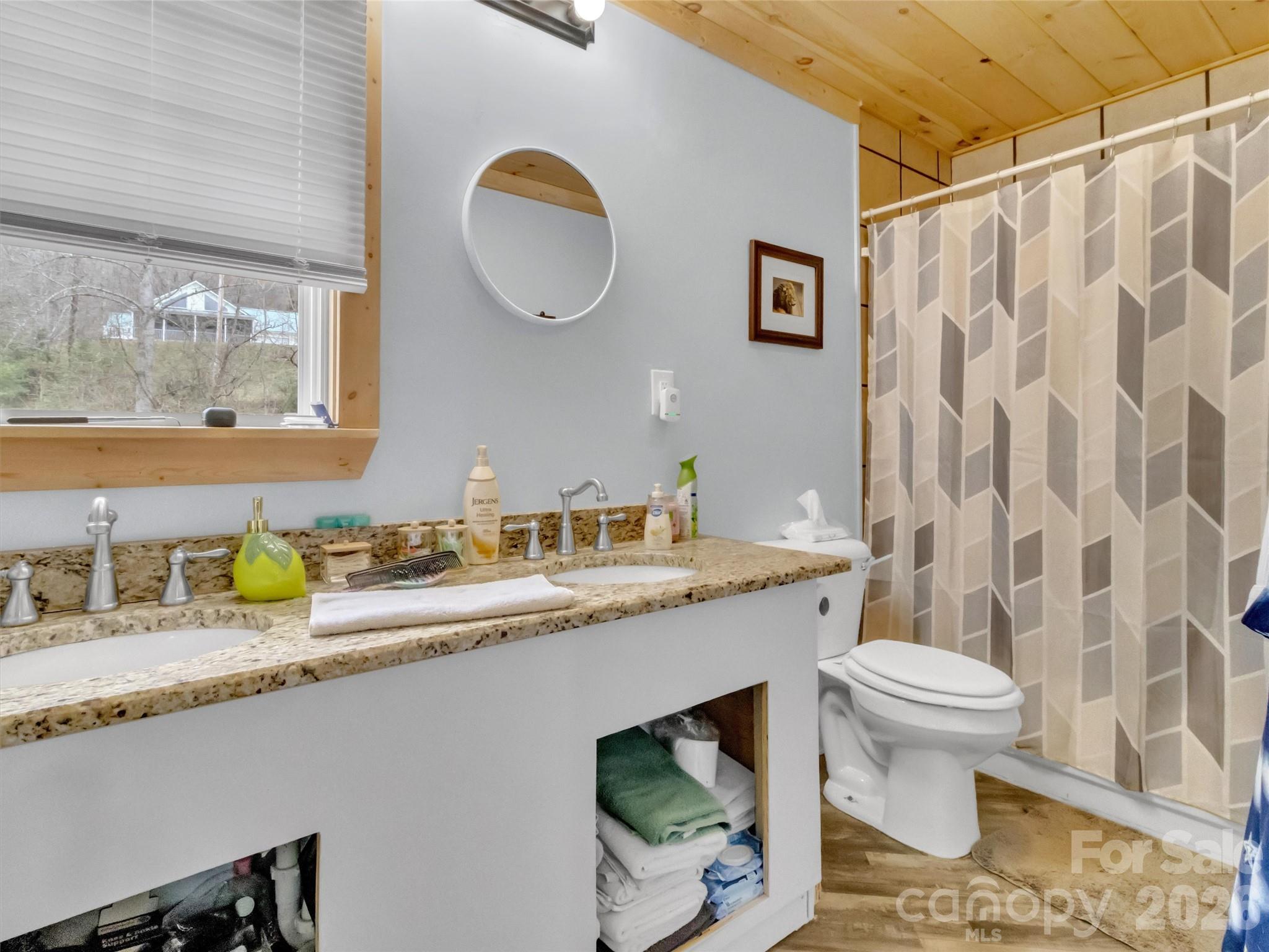 522 N River Road Property Photo 21