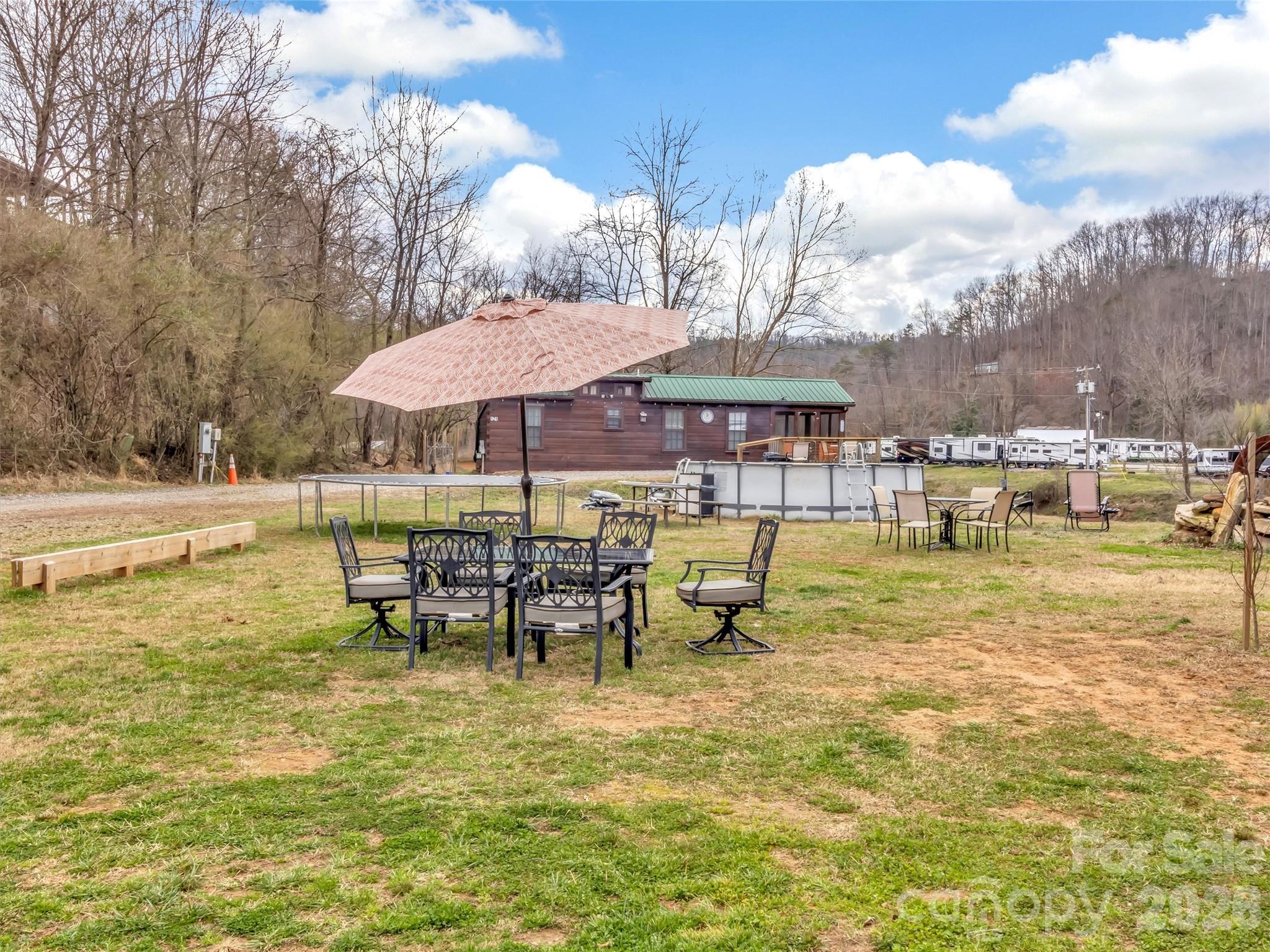 522 N River Road Property Photo 25