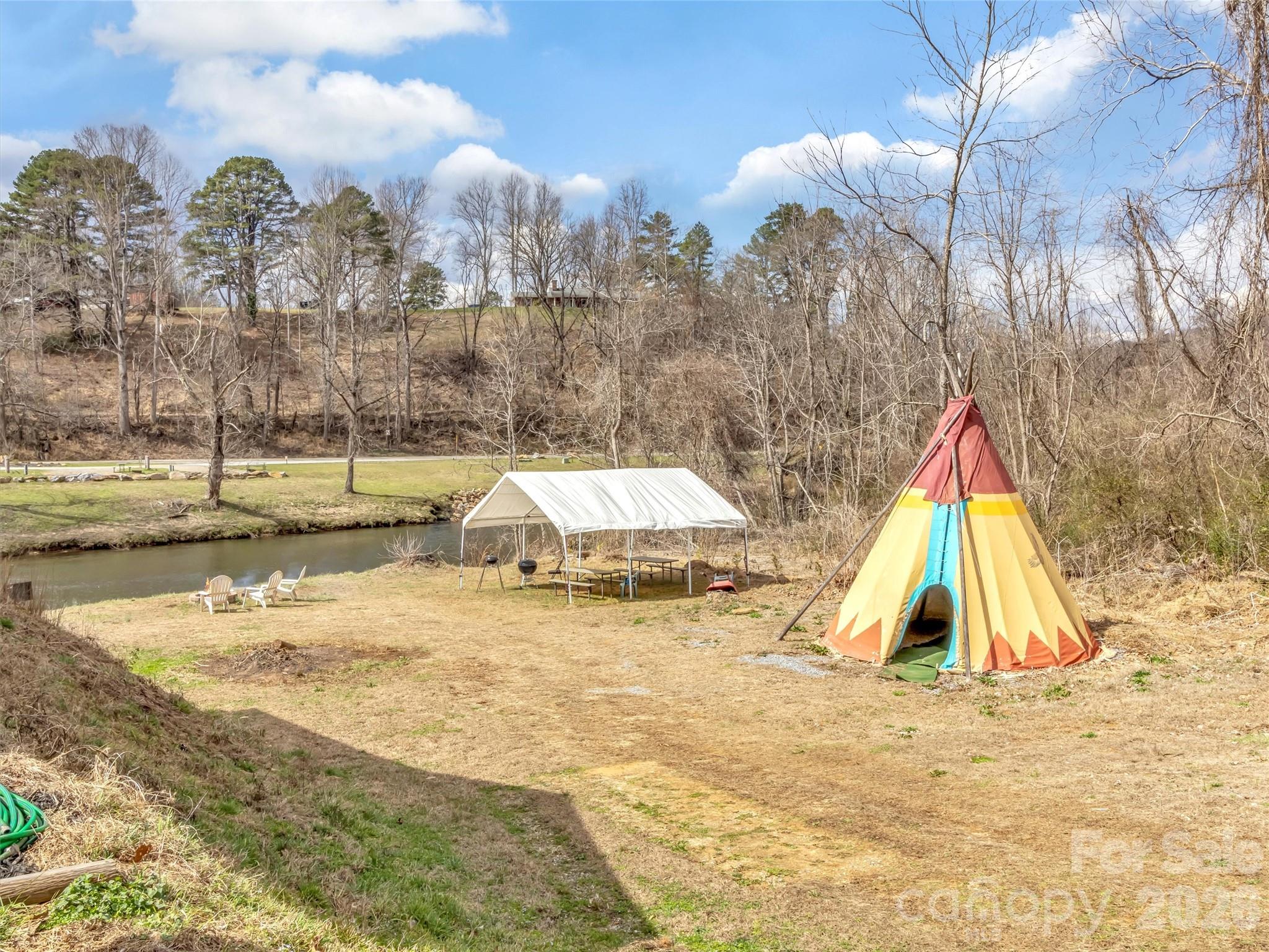 522 N River Road Property Photo 28