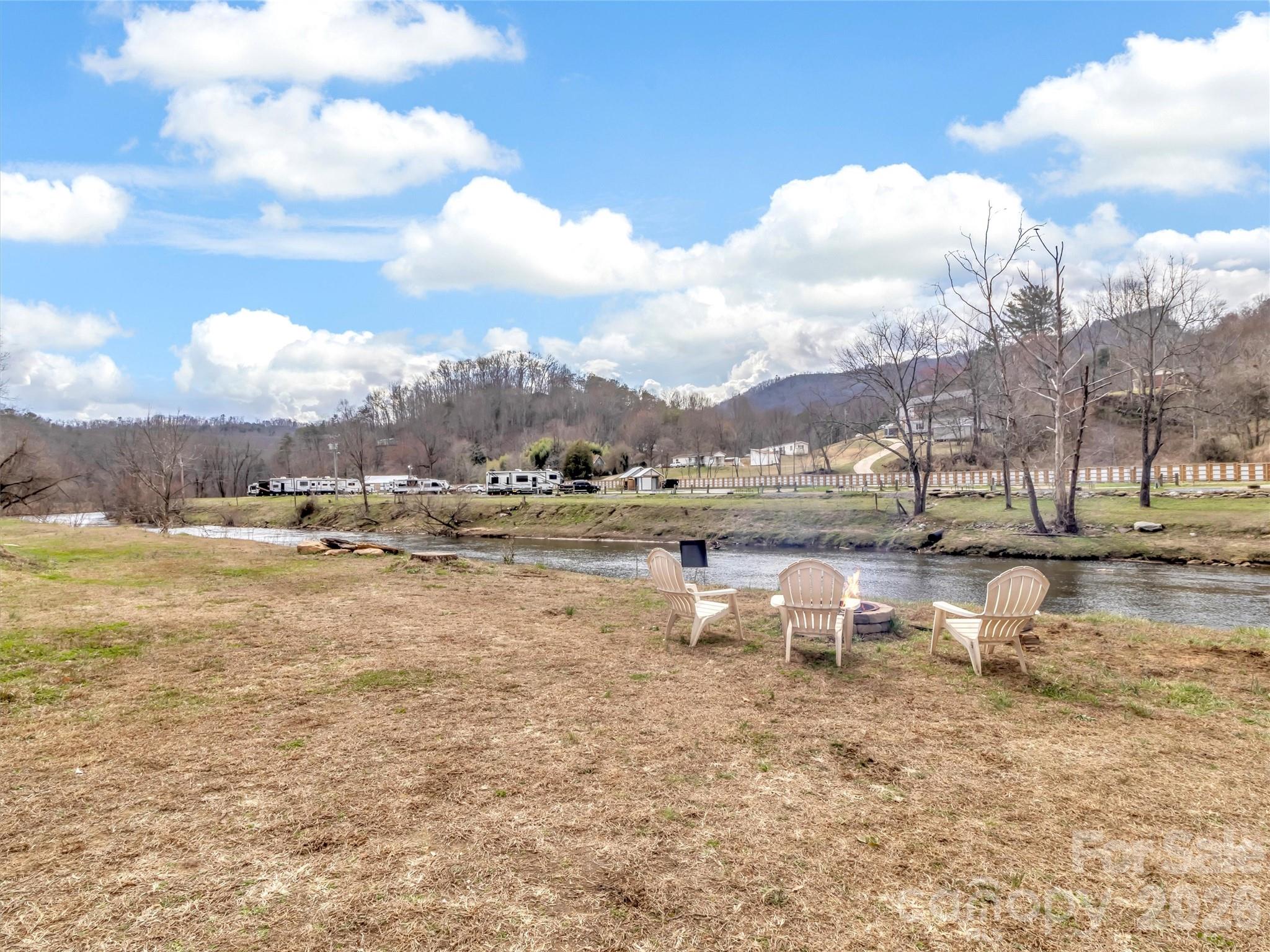 522 N River Road Property Photo 29