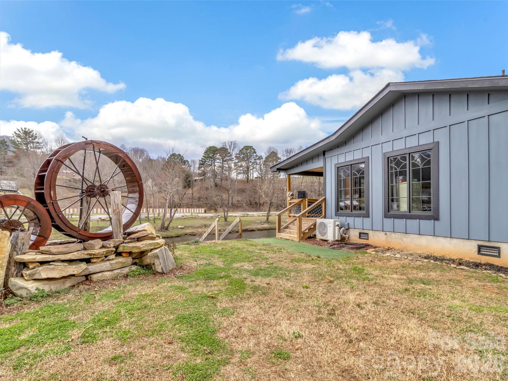 522 N River Road Property Photo 31