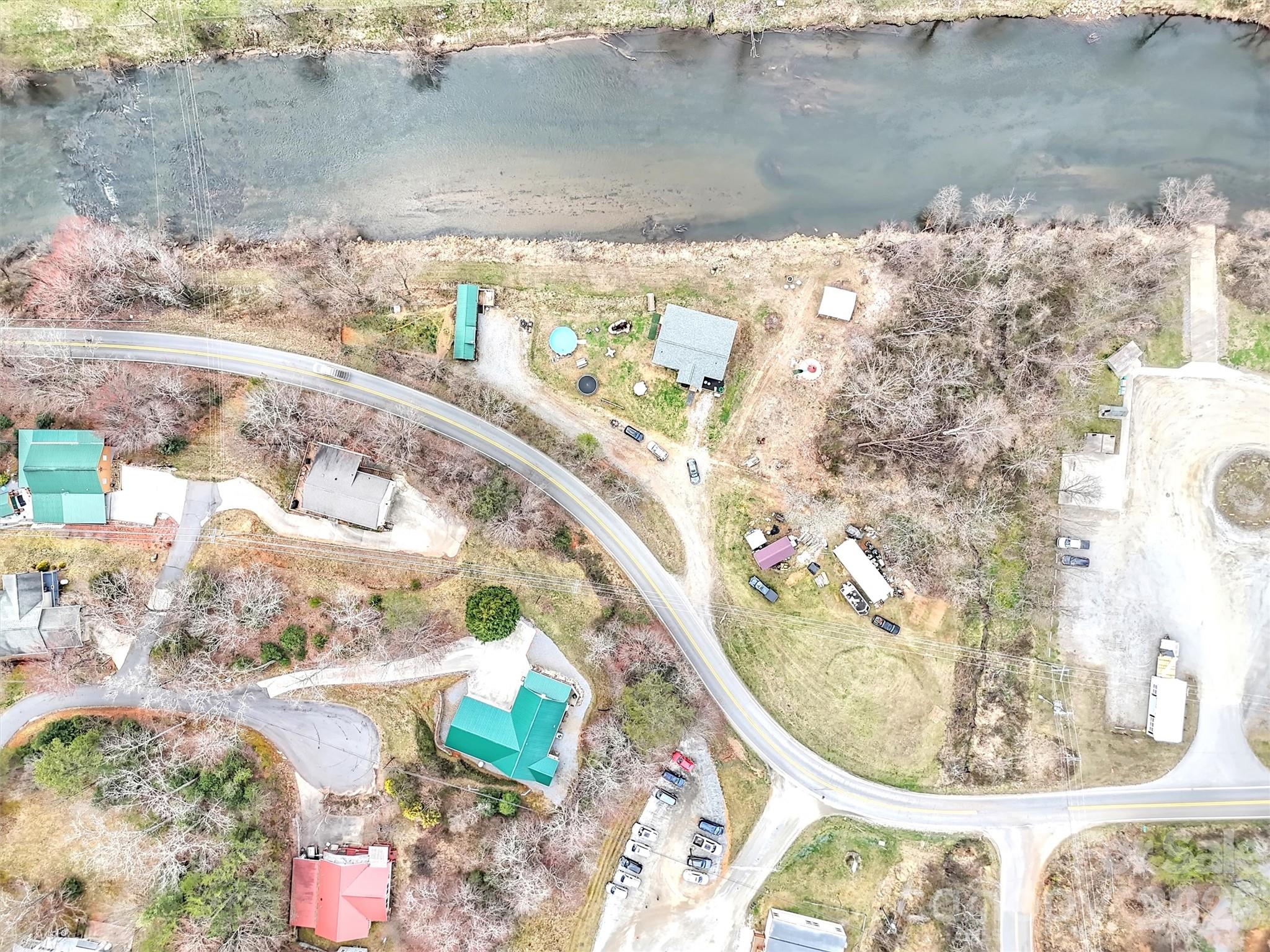 522 N River Road Property Photo 33