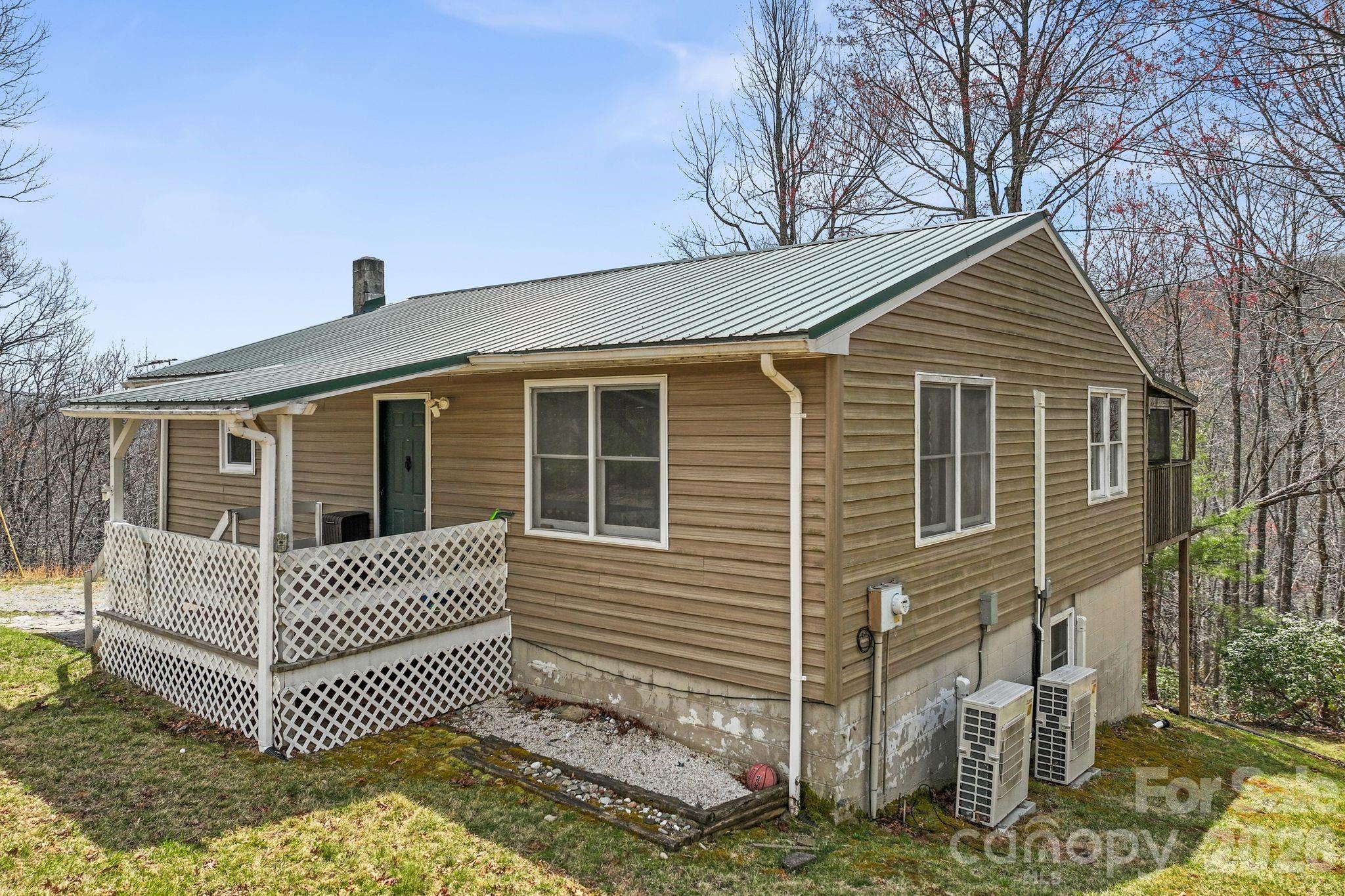 288 Willow Lane Property Photo 1