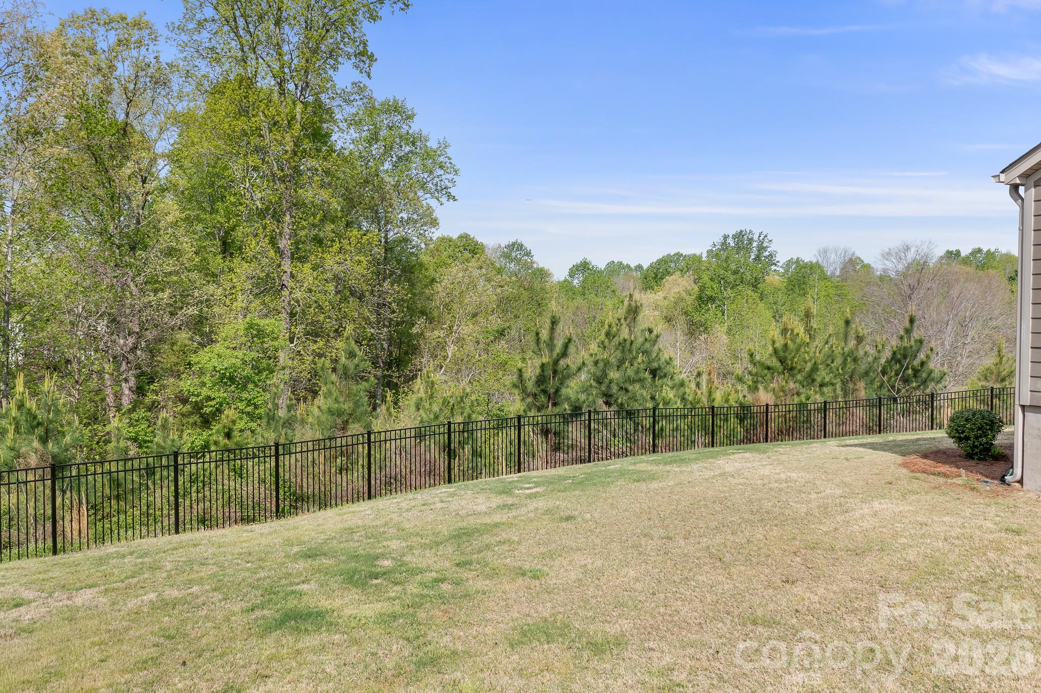 1909 Lotus Lane Property Photo 8