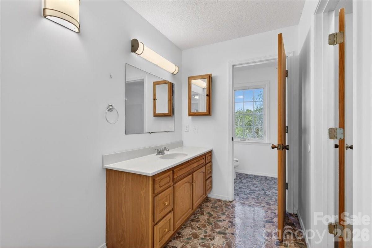 2976 / 2980 Propst Road Property Photo 12