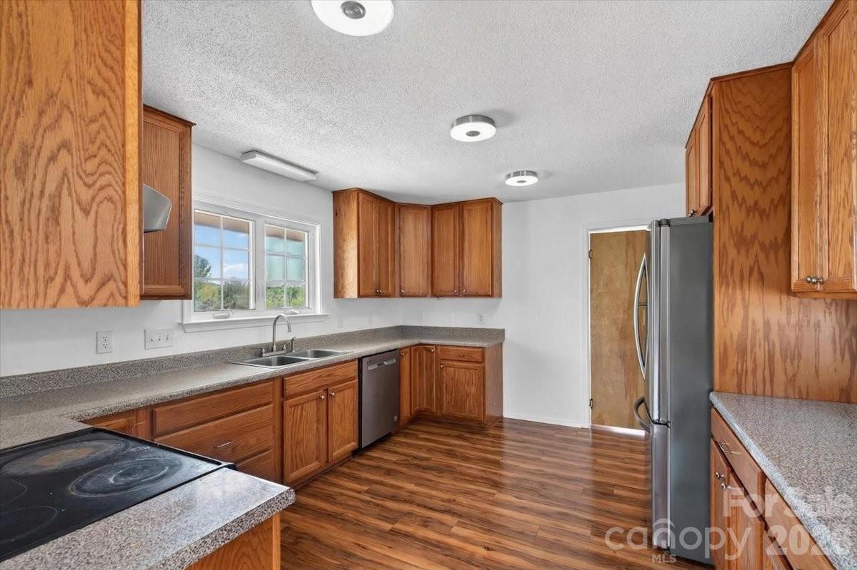 2976 / 2980 Propst Road Property Photo 20