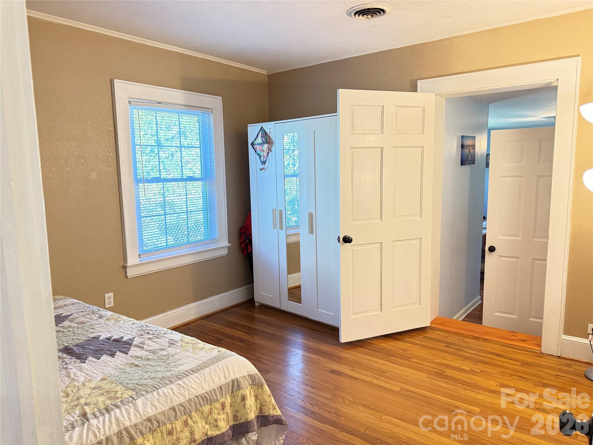 316 Sharon Avenue Property Photo 15