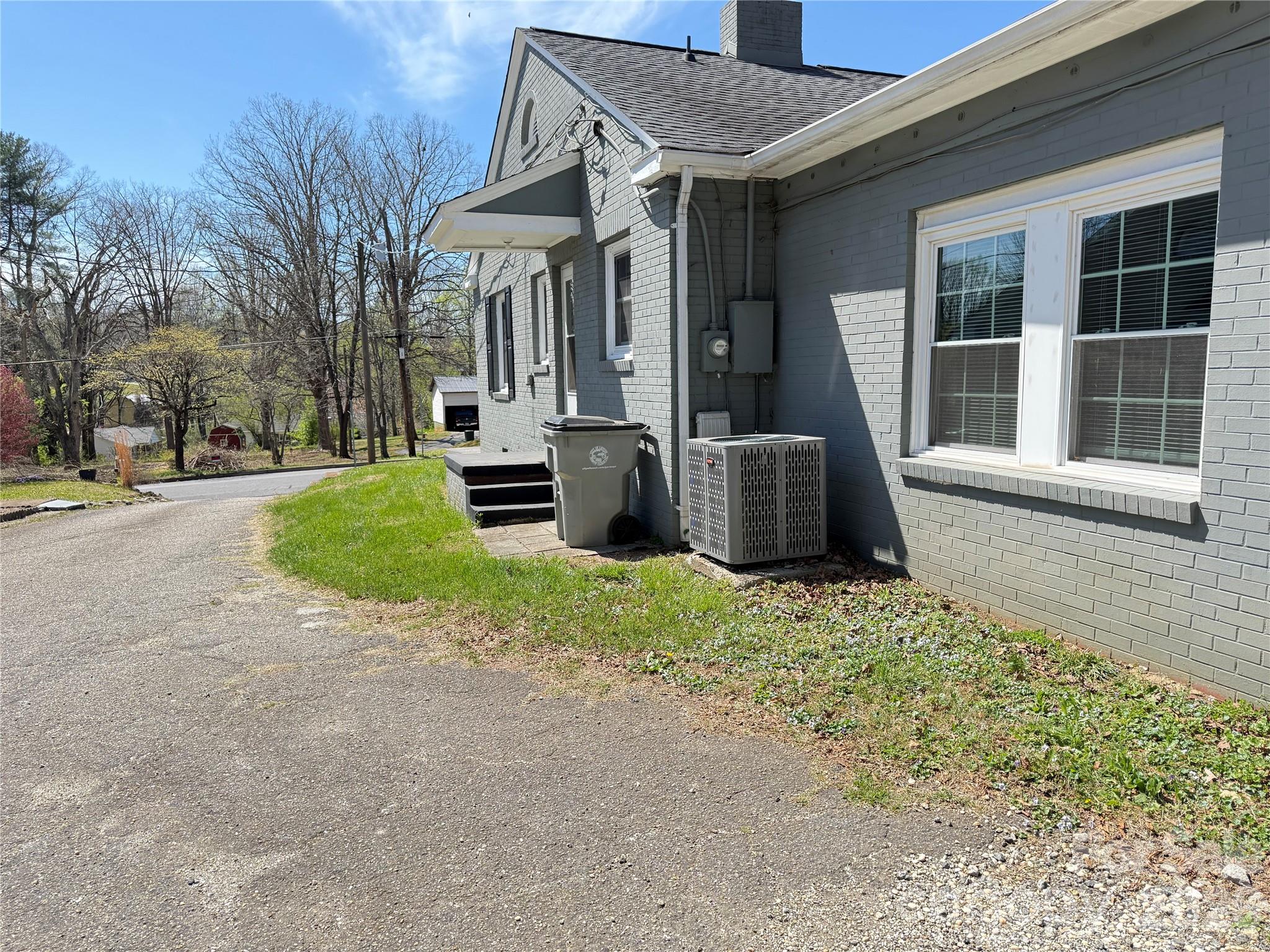316 Sharon Avenue Property Photo 26