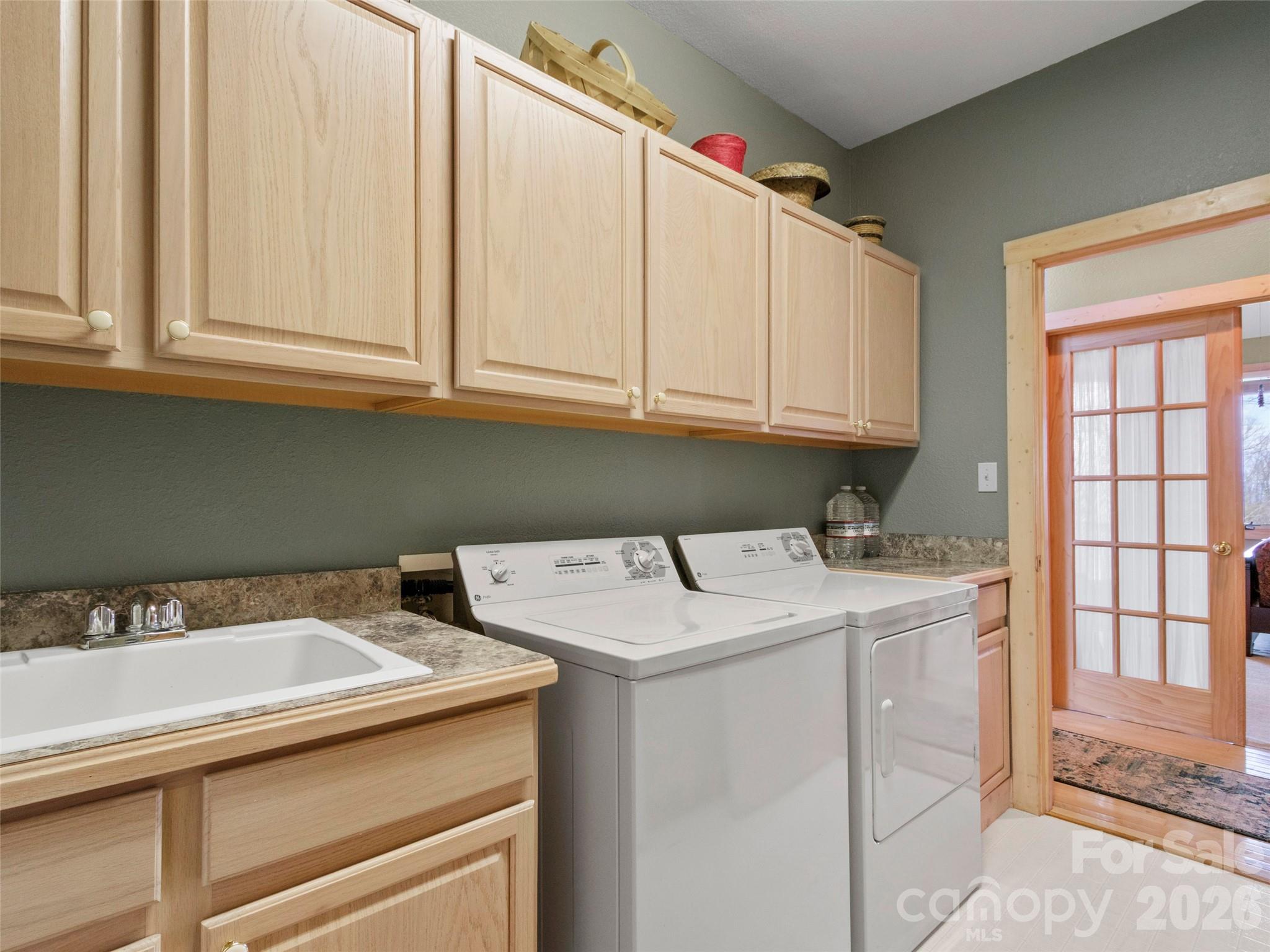 2163 Mountain Air Drive Property Photo 34