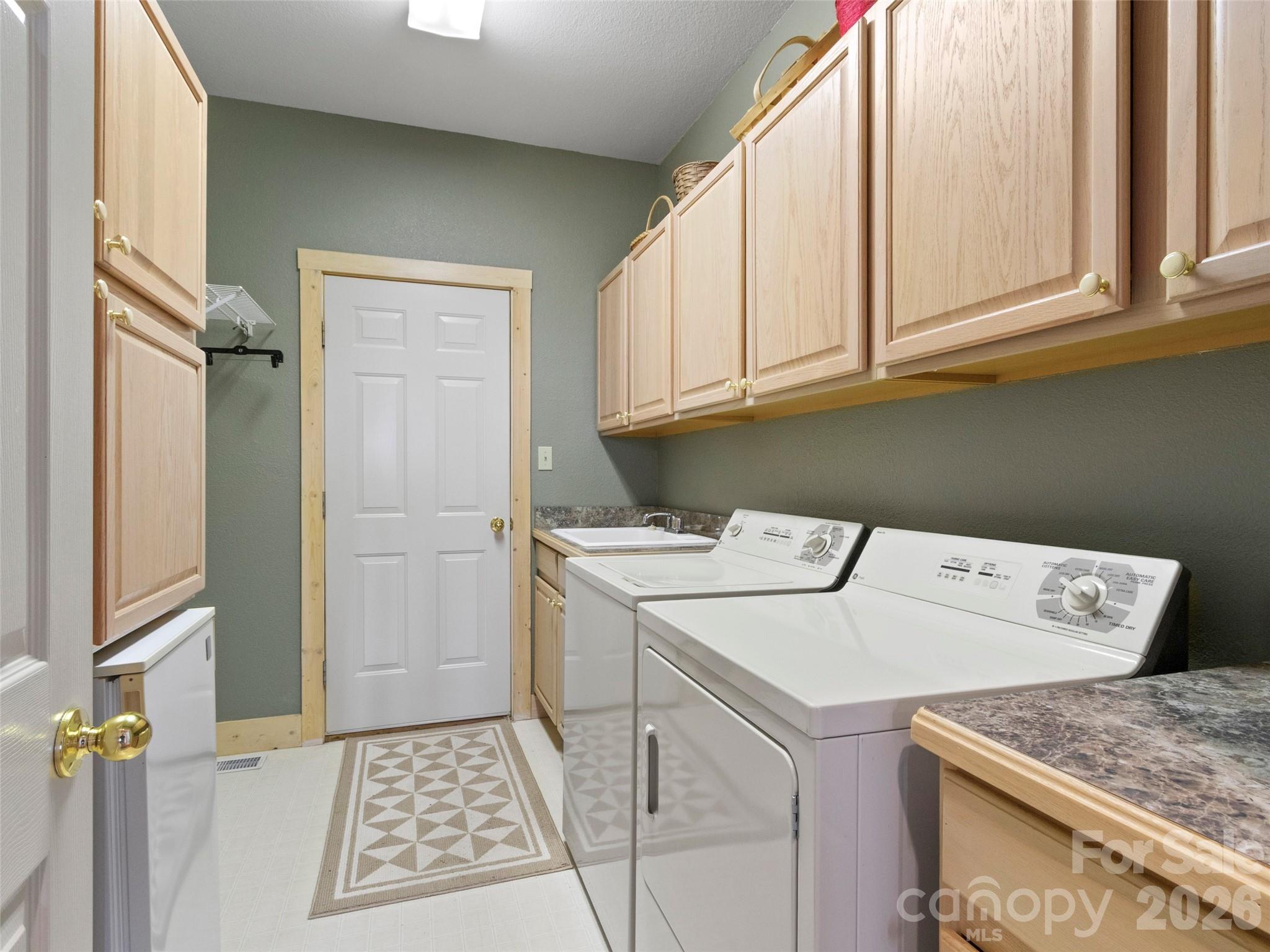 2163 Mountain Air Drive Property Photo 35