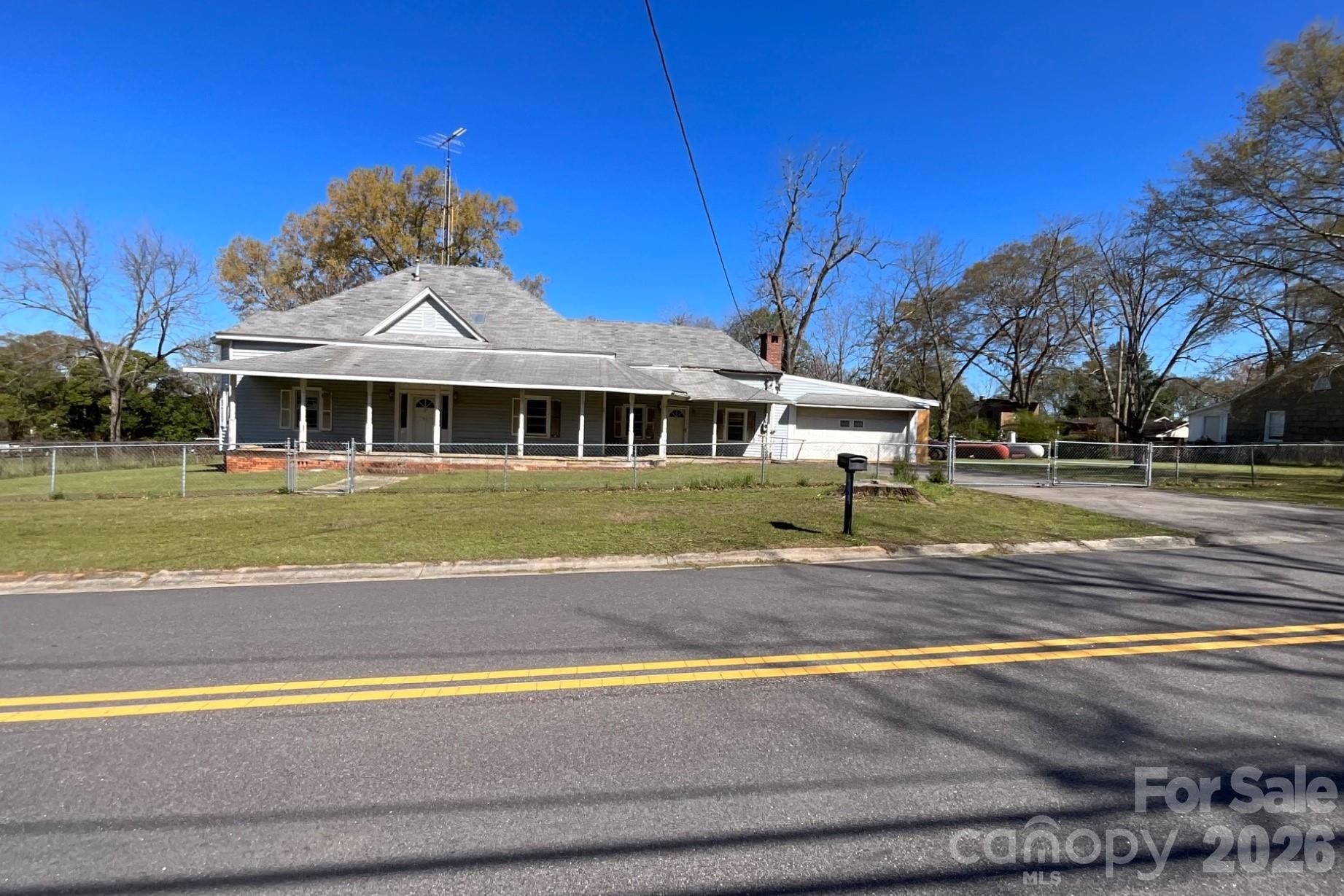 412 W Liberty Street Property Photo 1