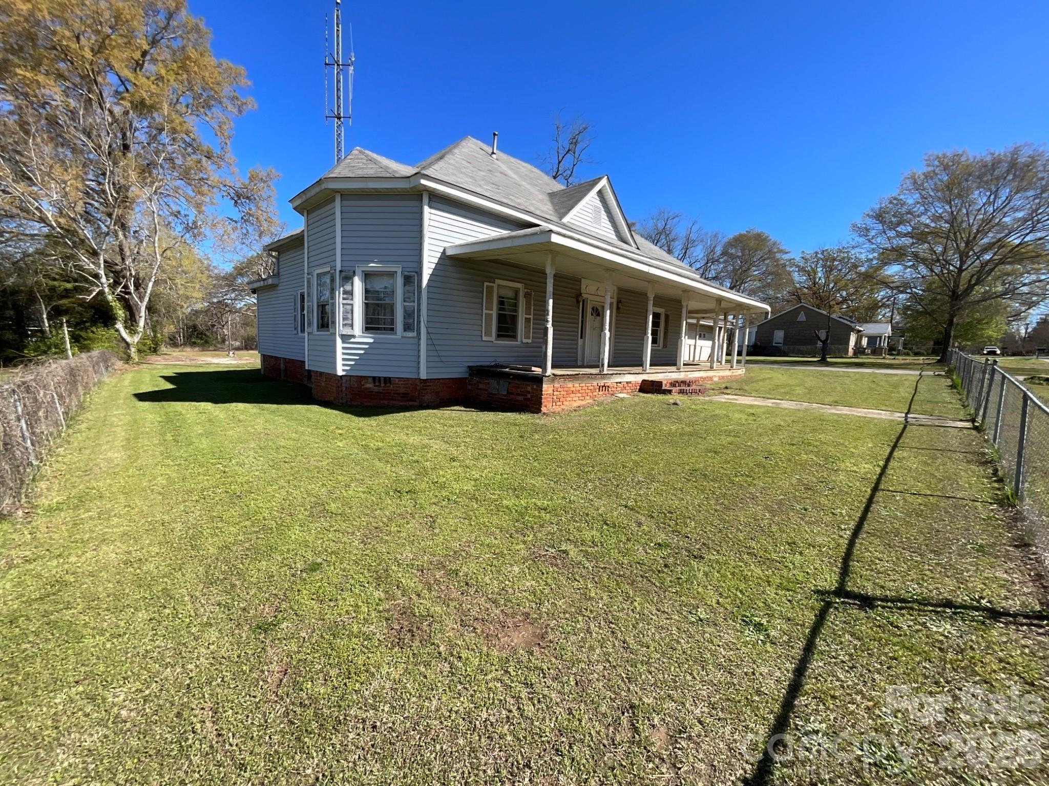 412 W Liberty Street Property Photo 2