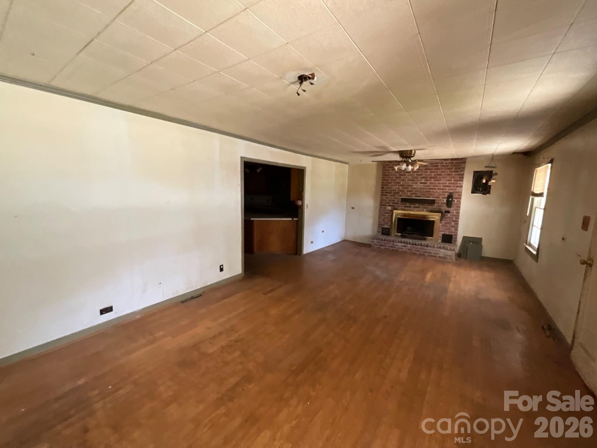 412 W Liberty Street Property Photo 4