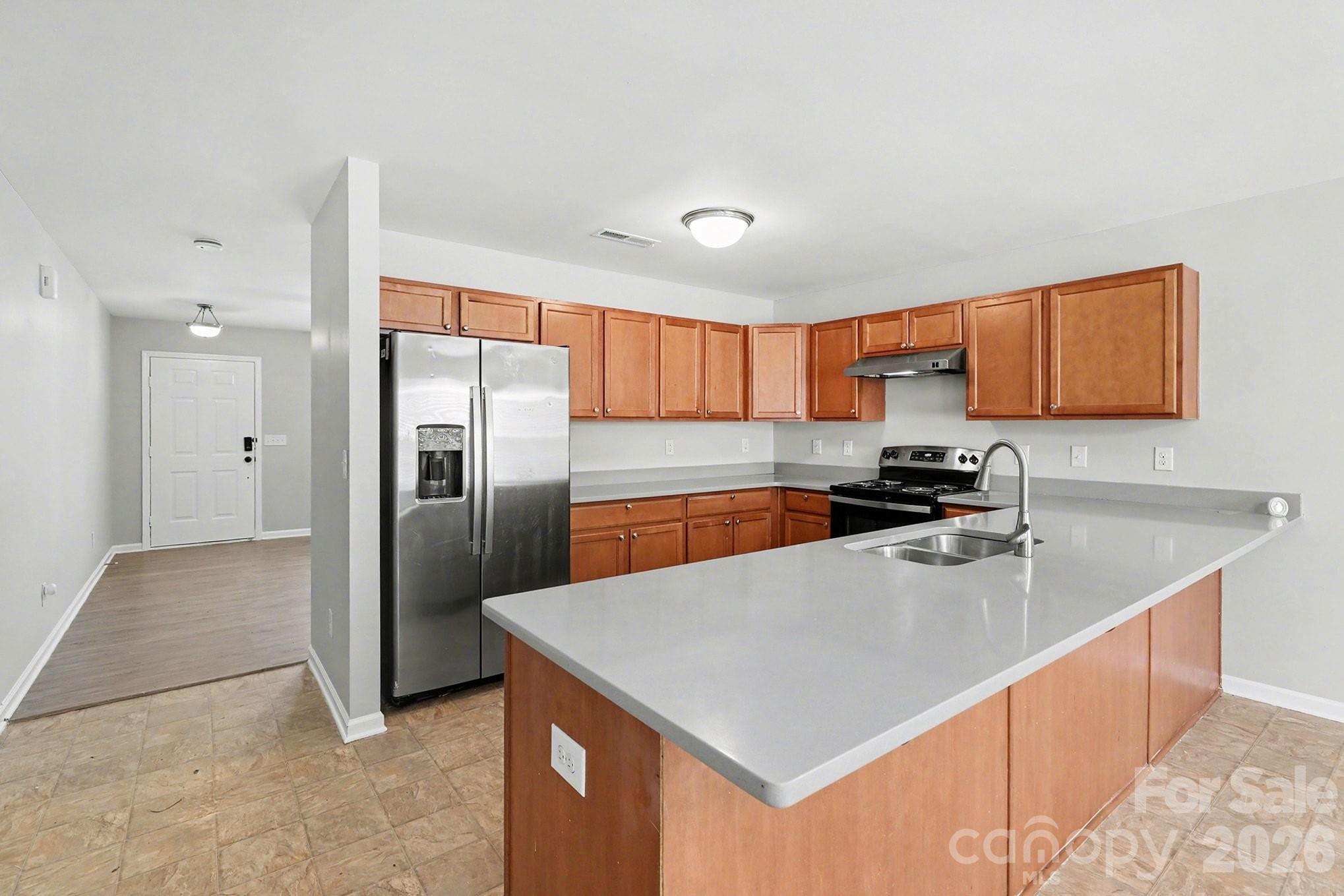 999 Ramsgate Drive Property Photo 3