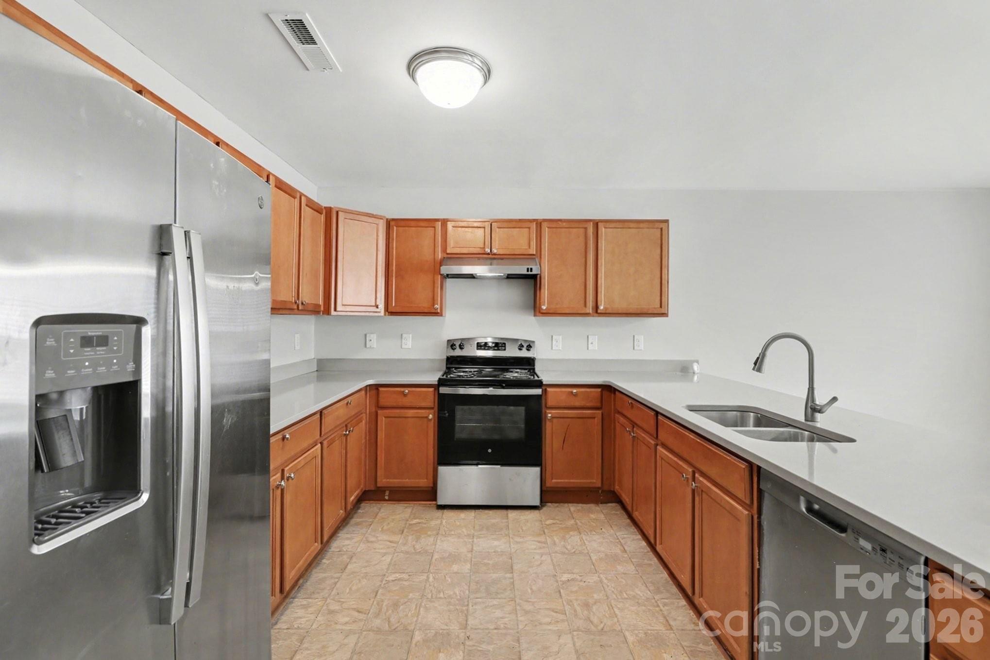999 Ramsgate Drive Property Photo 7