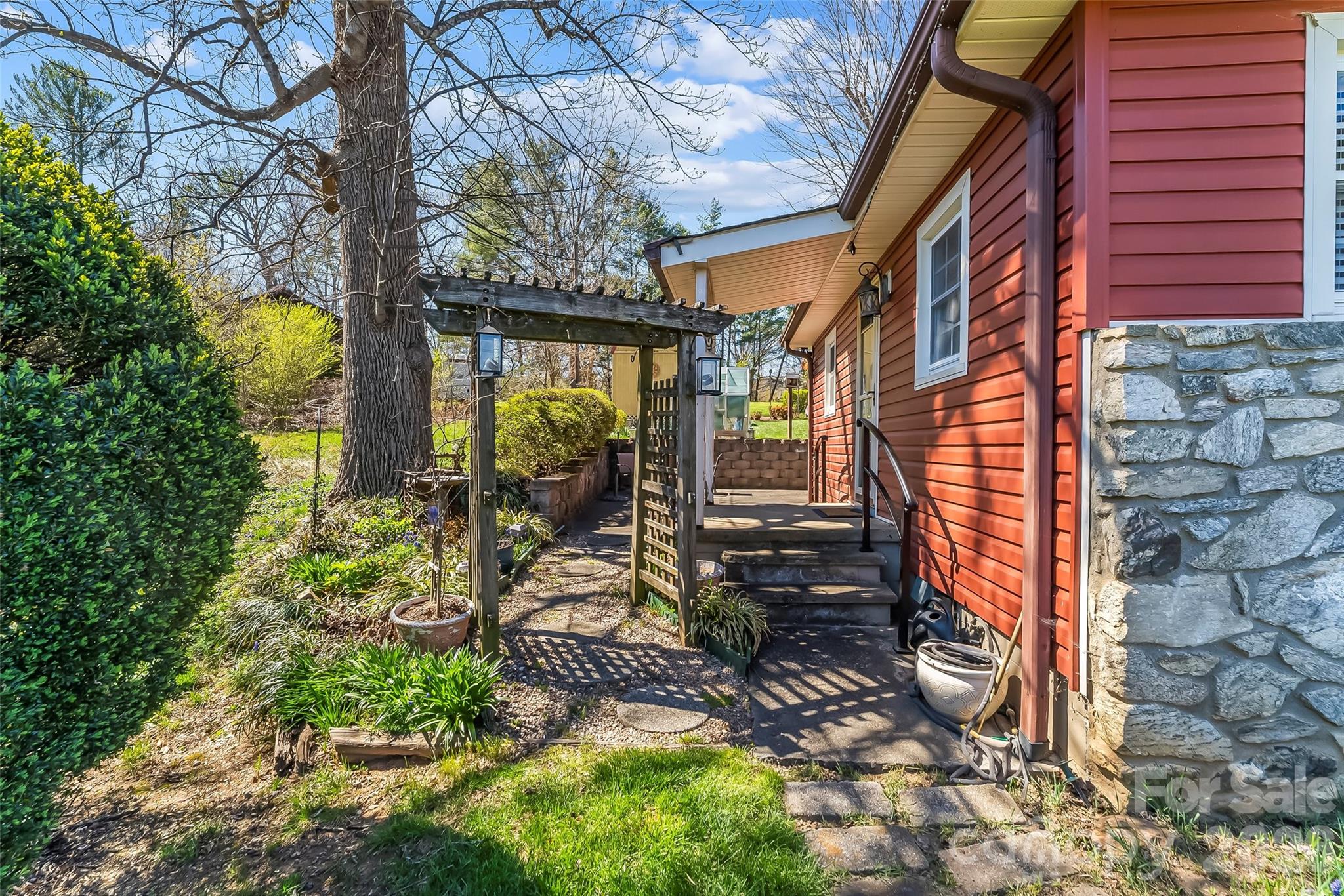 10 Woodmont Drive Property Photo 34
