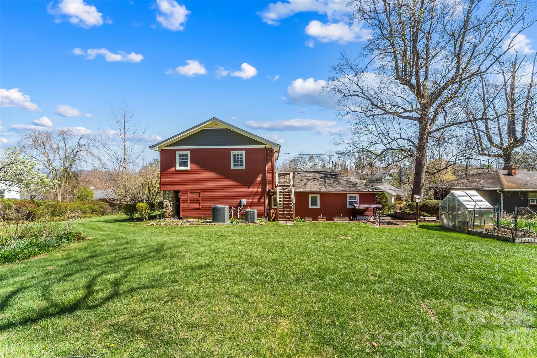 10 Woodmont Drive Property Photo 35