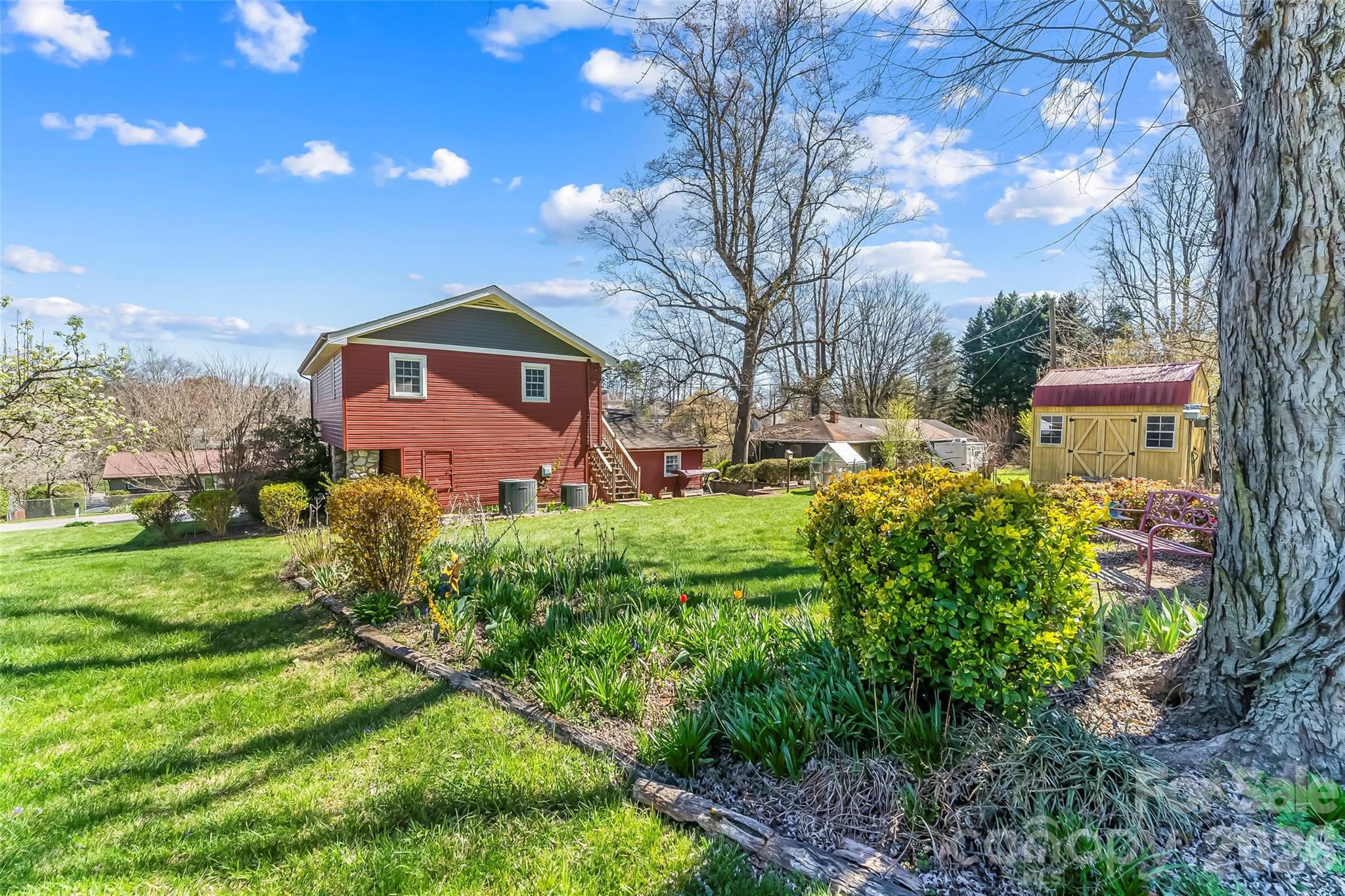 10 Woodmont Drive Property Photo 38