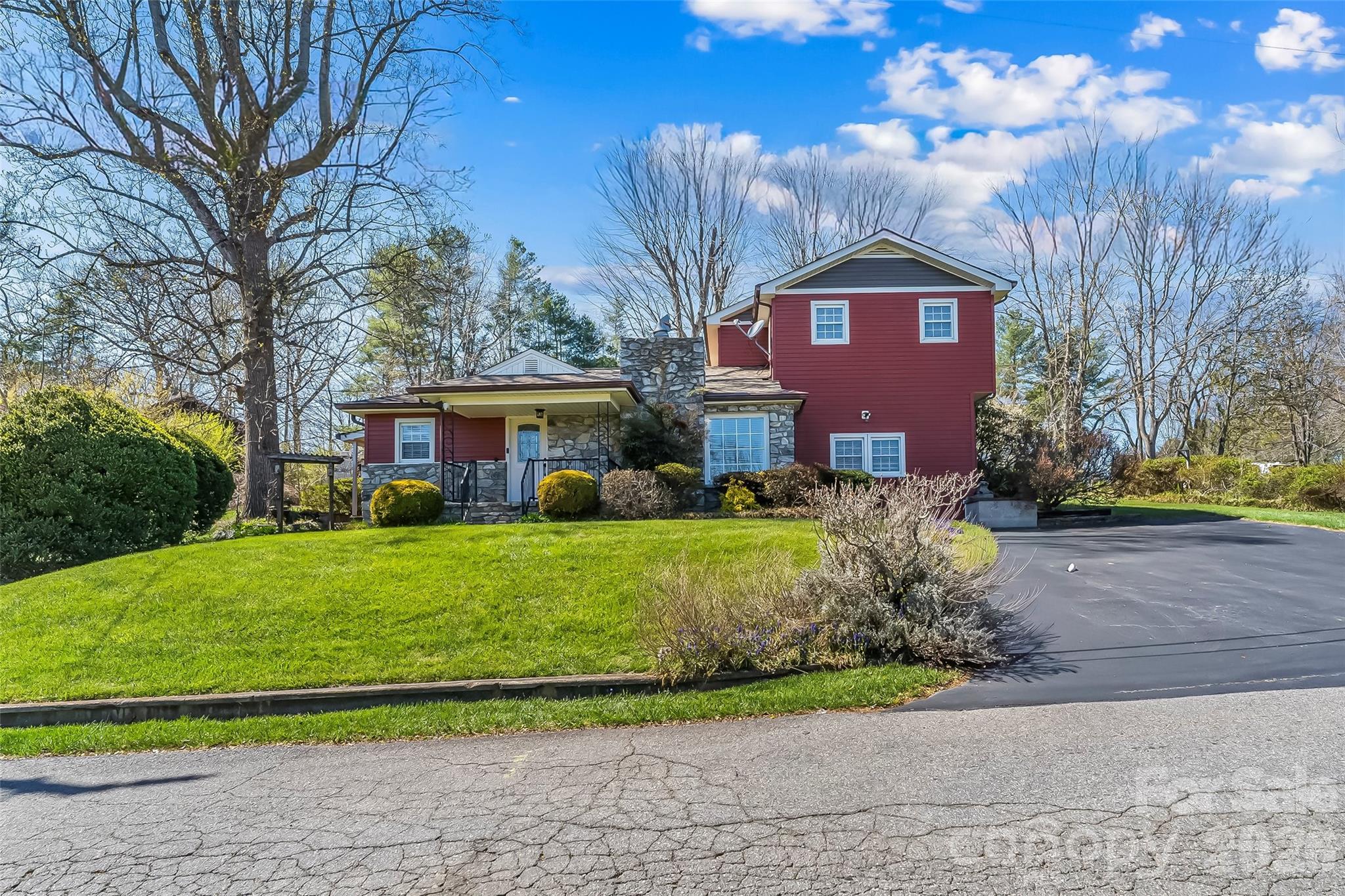 10 Woodmont Drive Property Photo 42